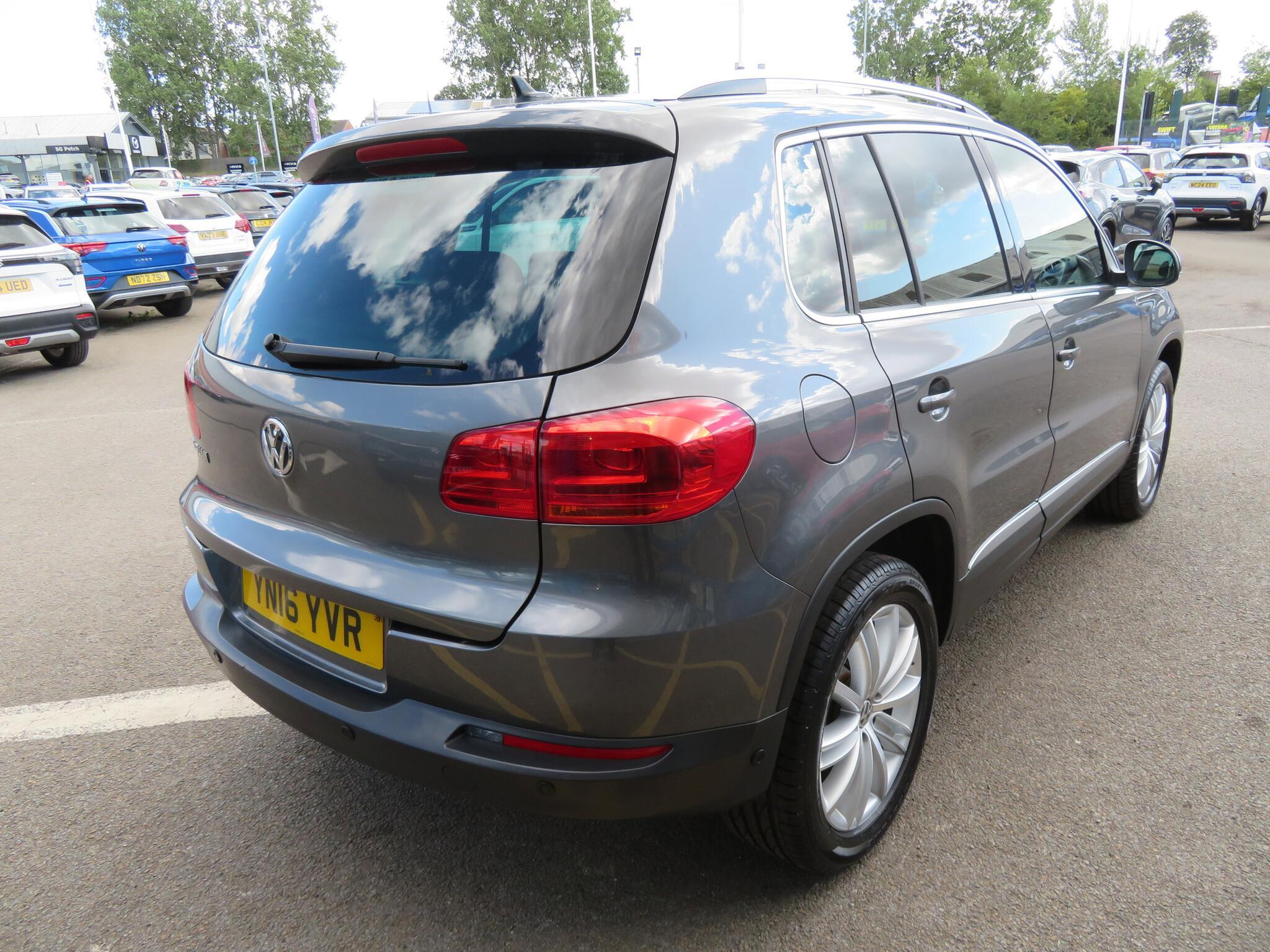 Volkswagen Tiguan - Image 11
