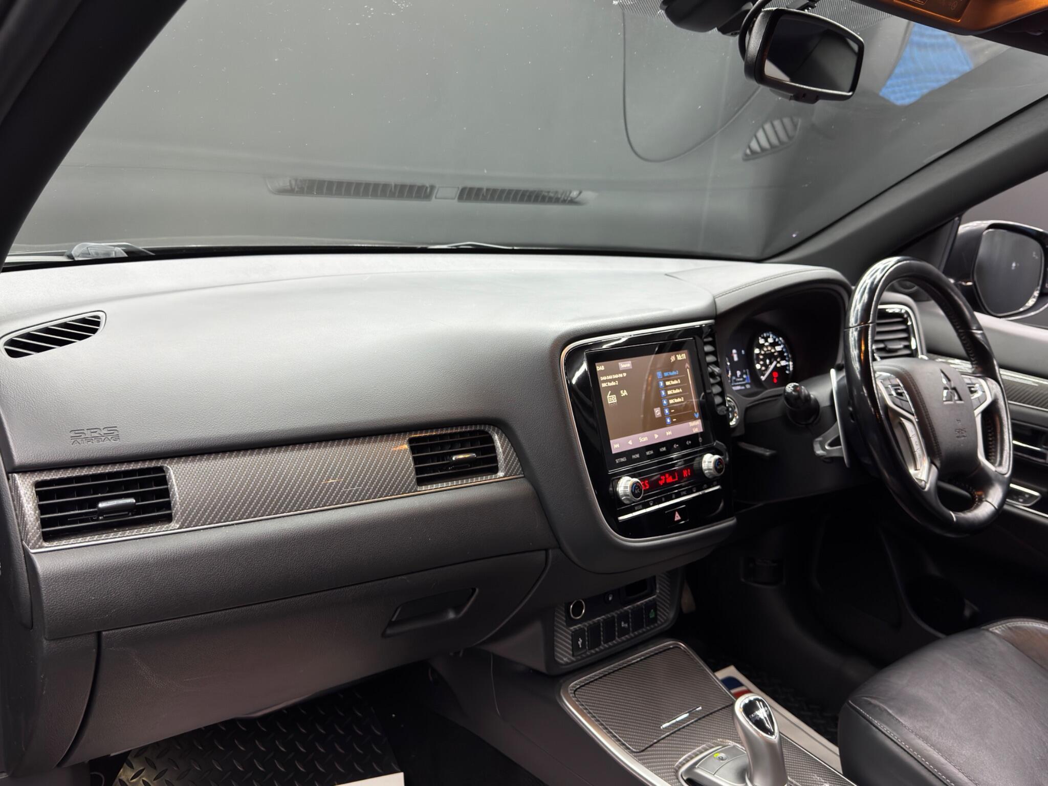 Mitsubishi Outlander - Image 11