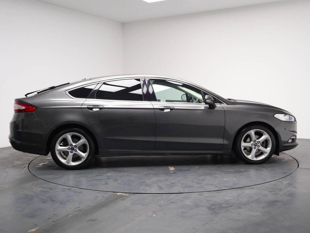 Ford Mondeo - Image 43