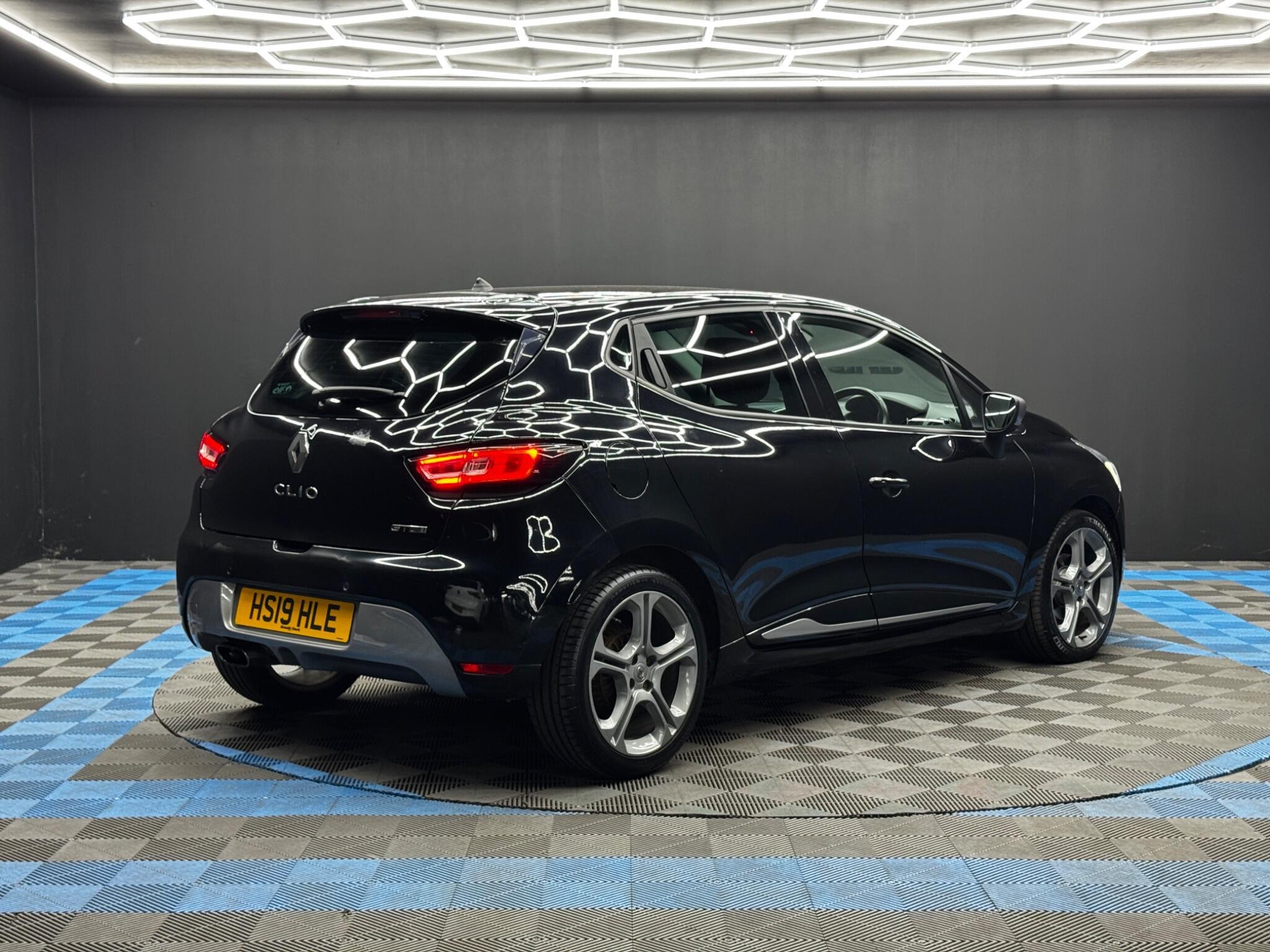 Renault Clio - Image 5