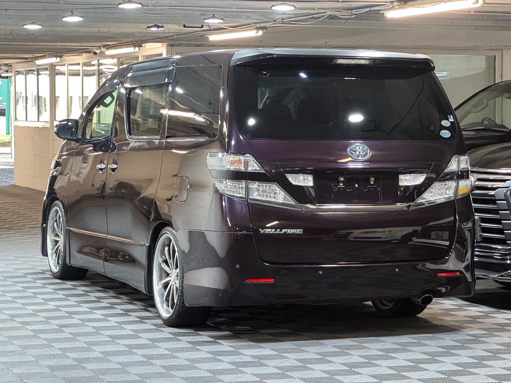 Toyota Vellfire - Image 3