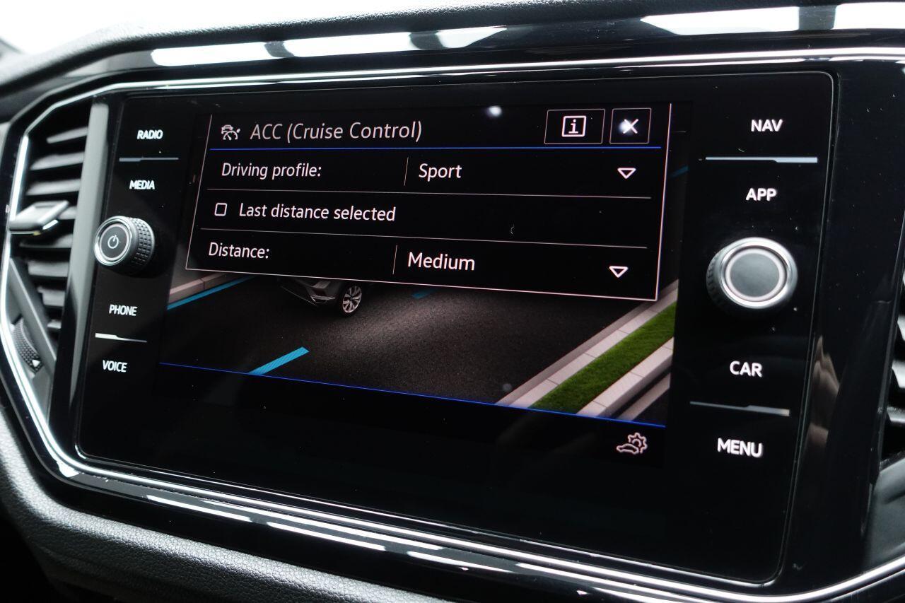 Volkswagen T-Roc - Image 27