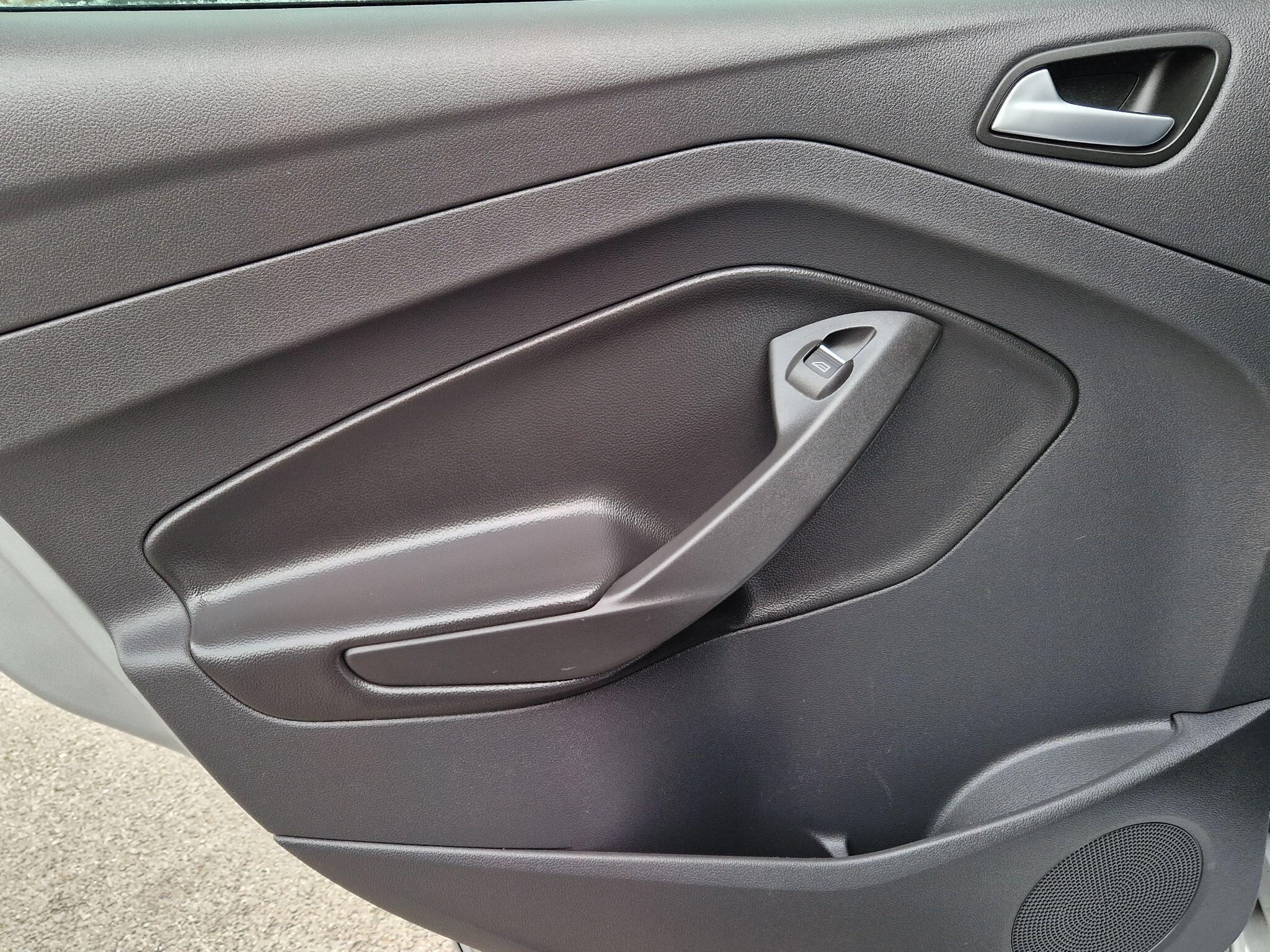 Ford Kuga - Image 40