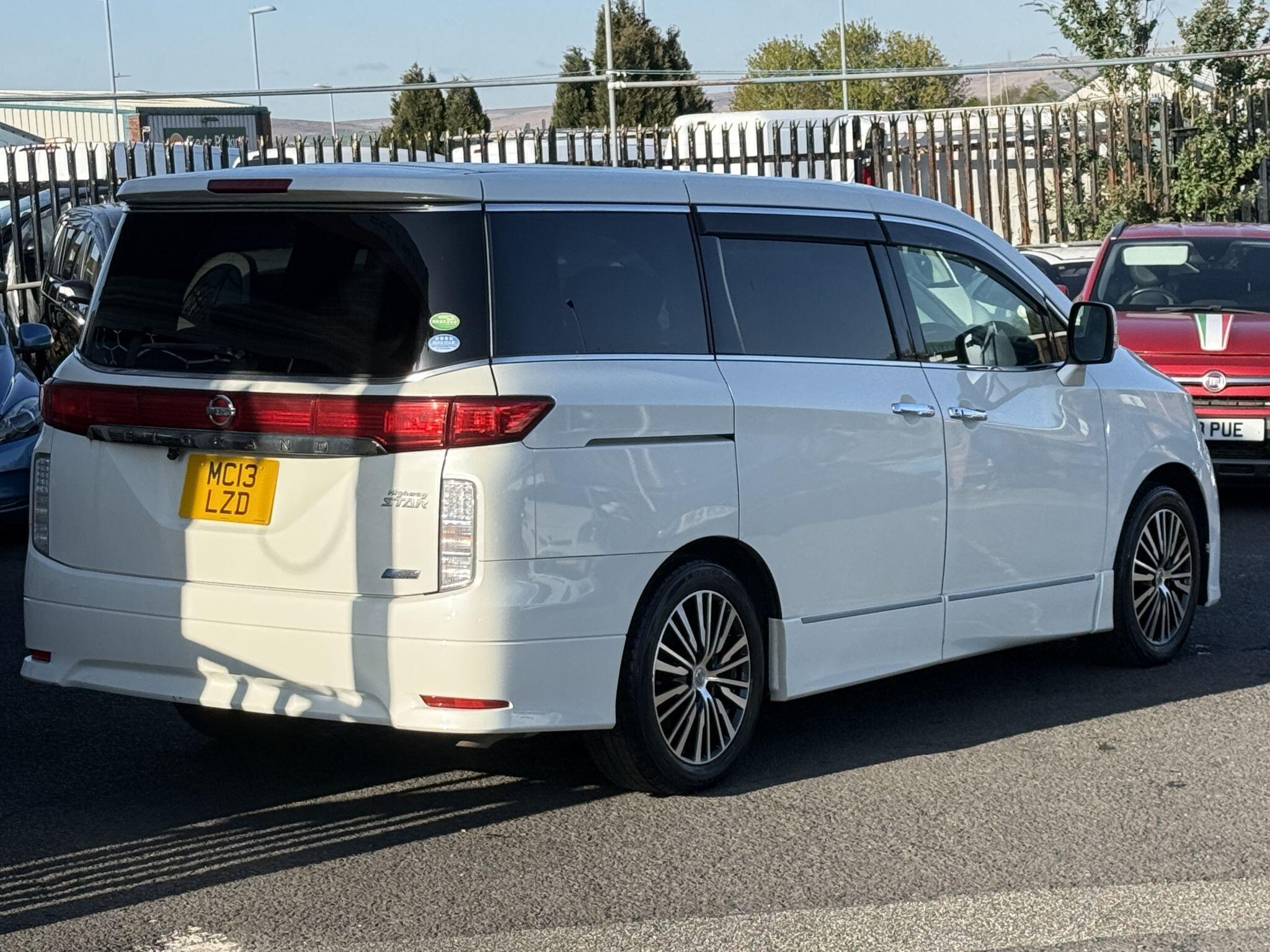 Nissan Elgrand - Image 15