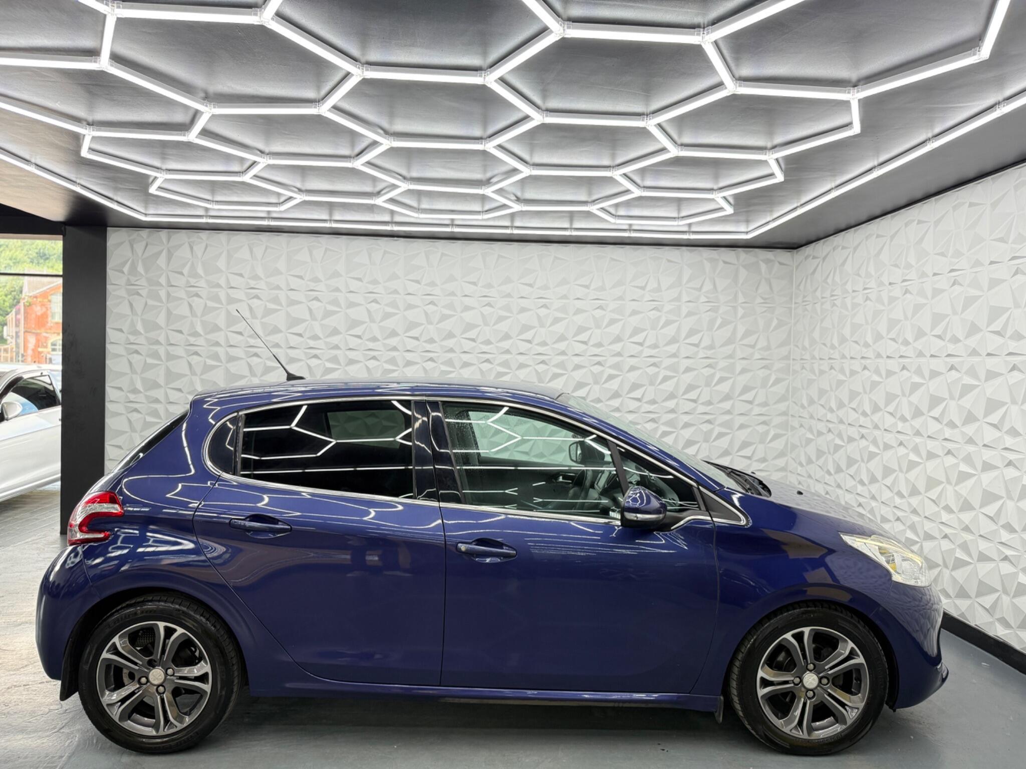 Peugeot 208 - Image 12