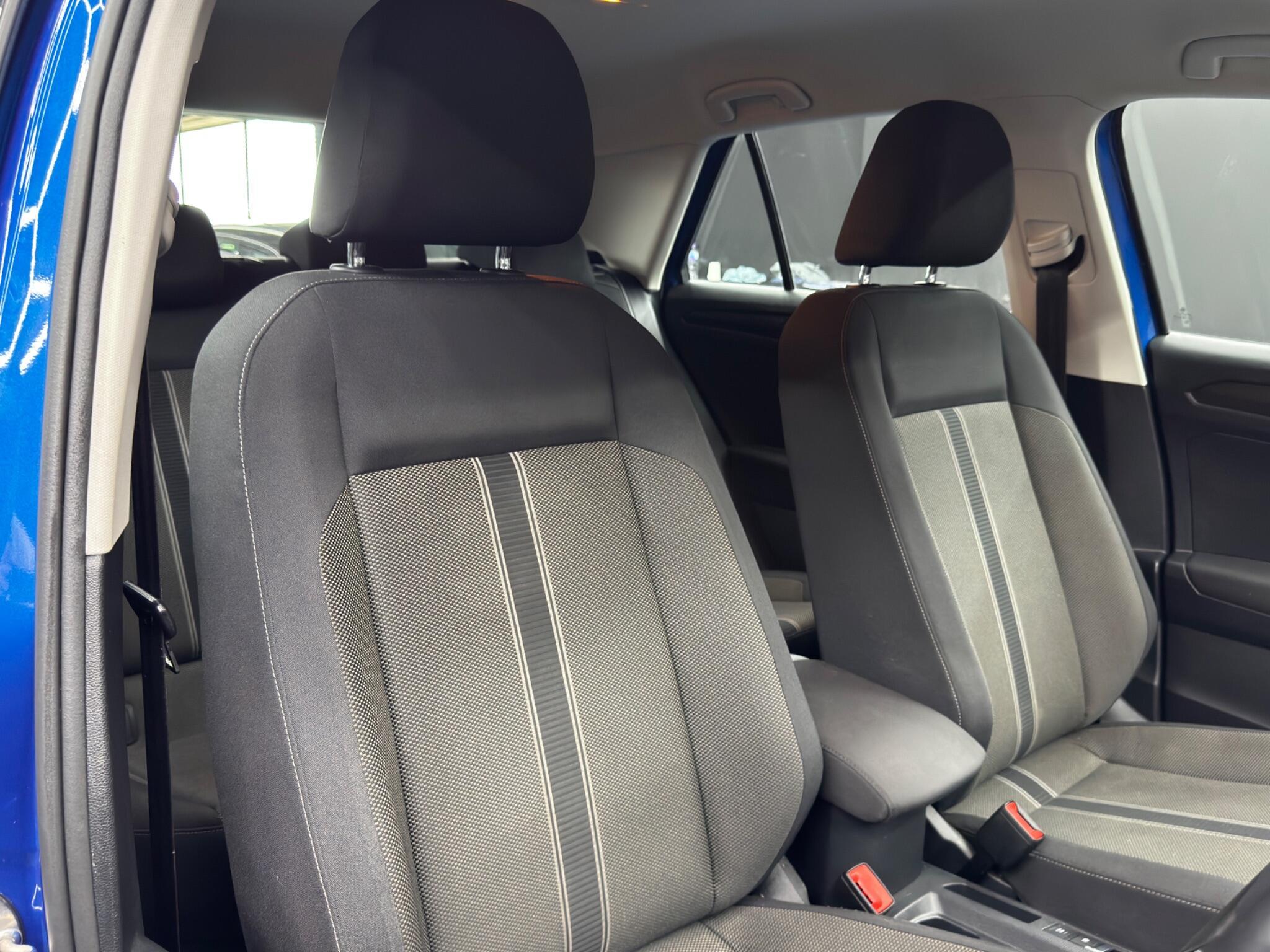 Volkswagen T-Roc - Image 12
