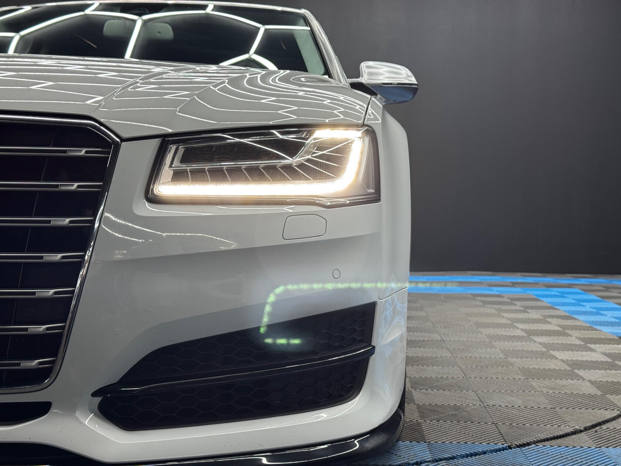 Audi S8 - Image 50