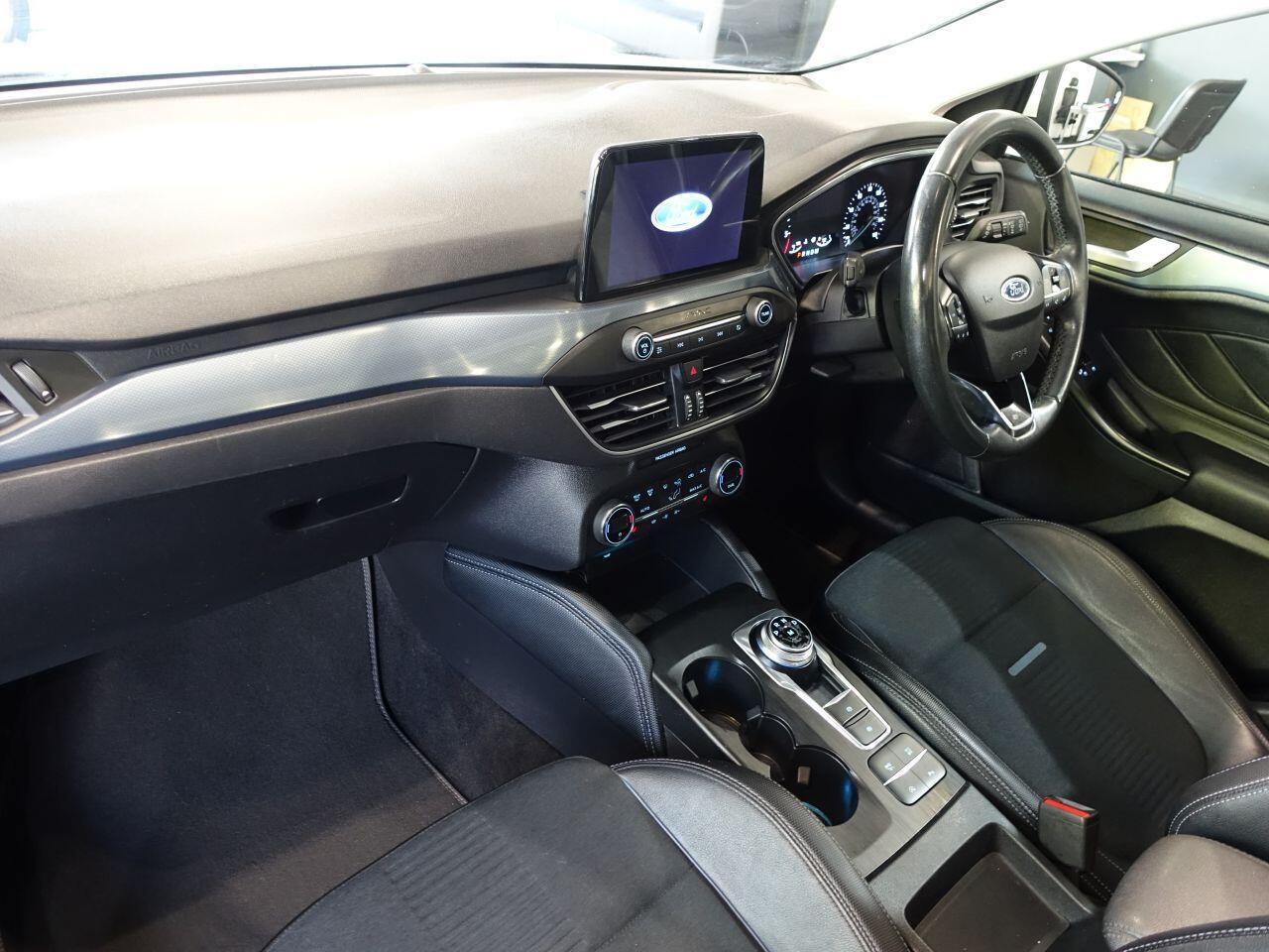 Ford Focus - Image 13