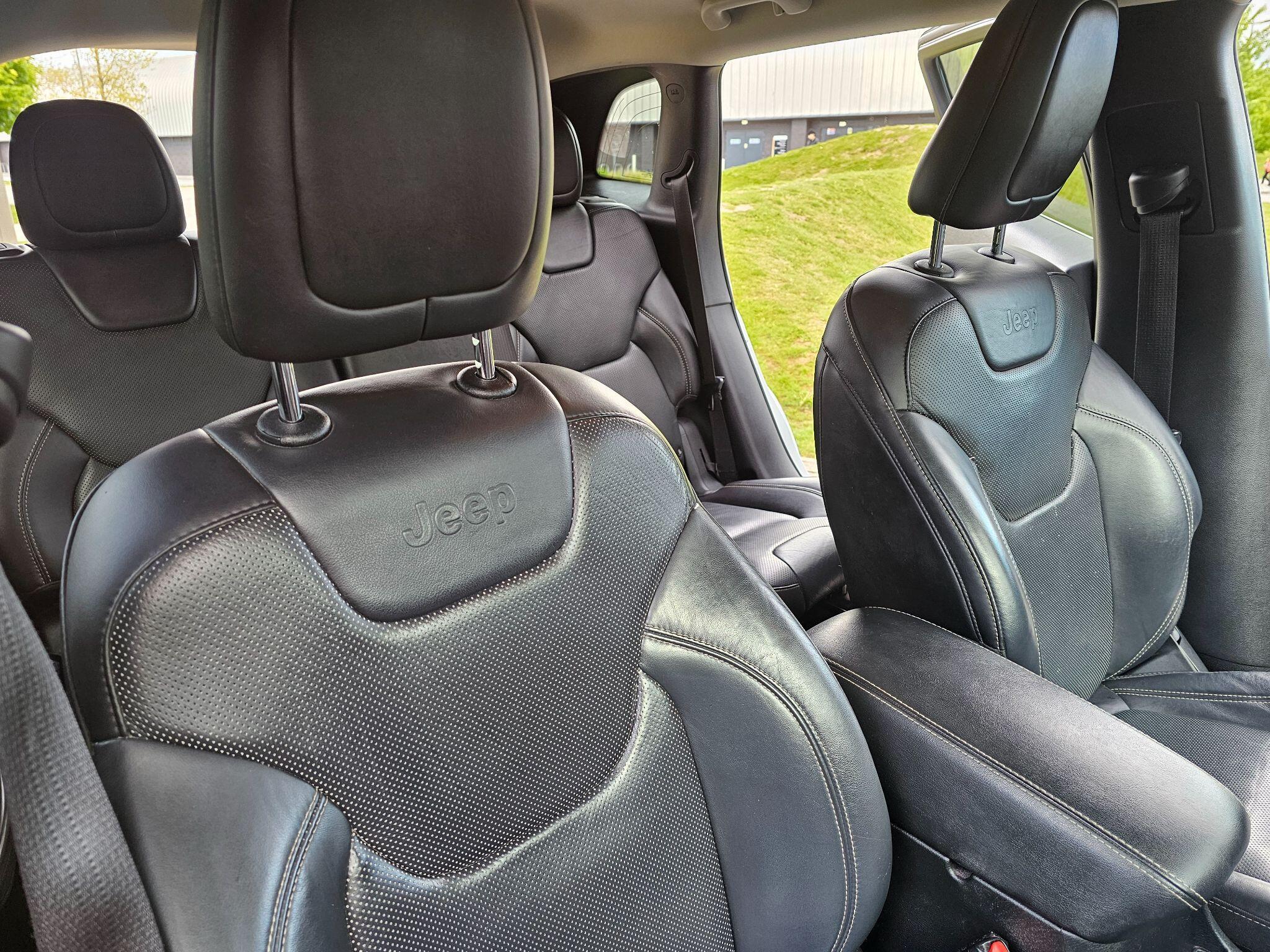 Jeep Cherokee - Image 34