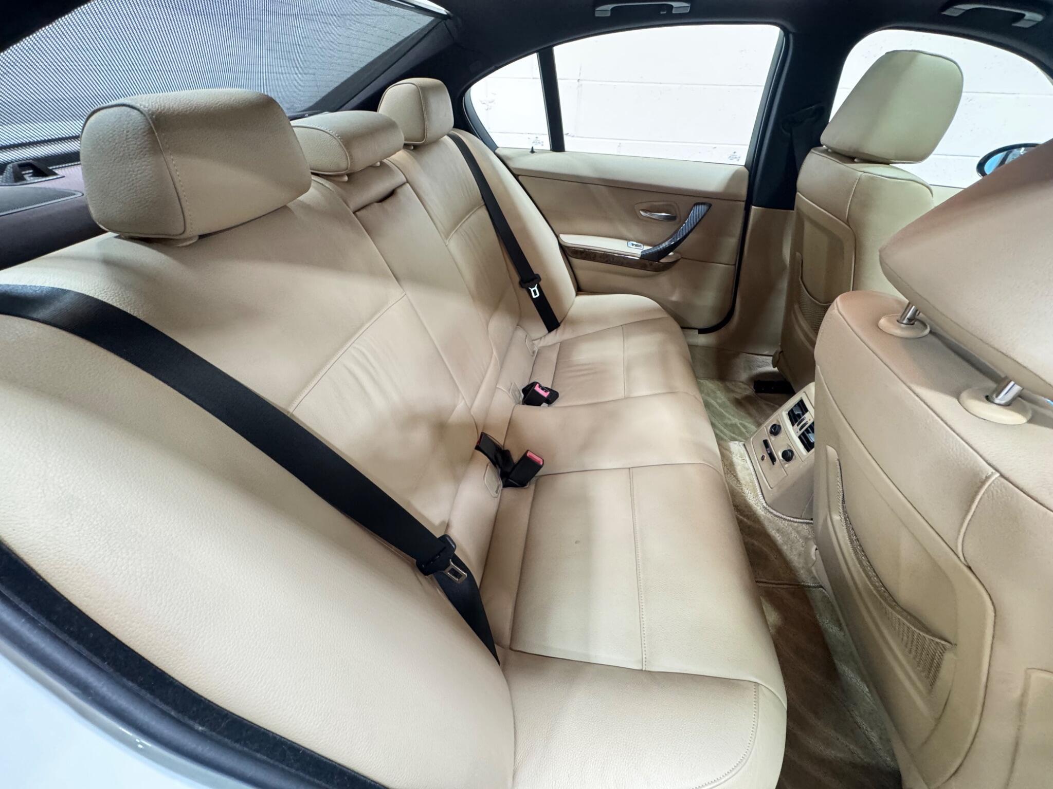 BMW 3 Series - Image 12