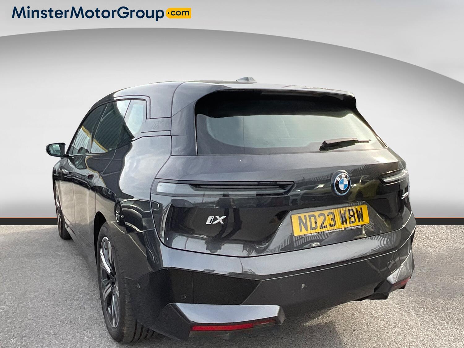 BMW IX - Image 4
