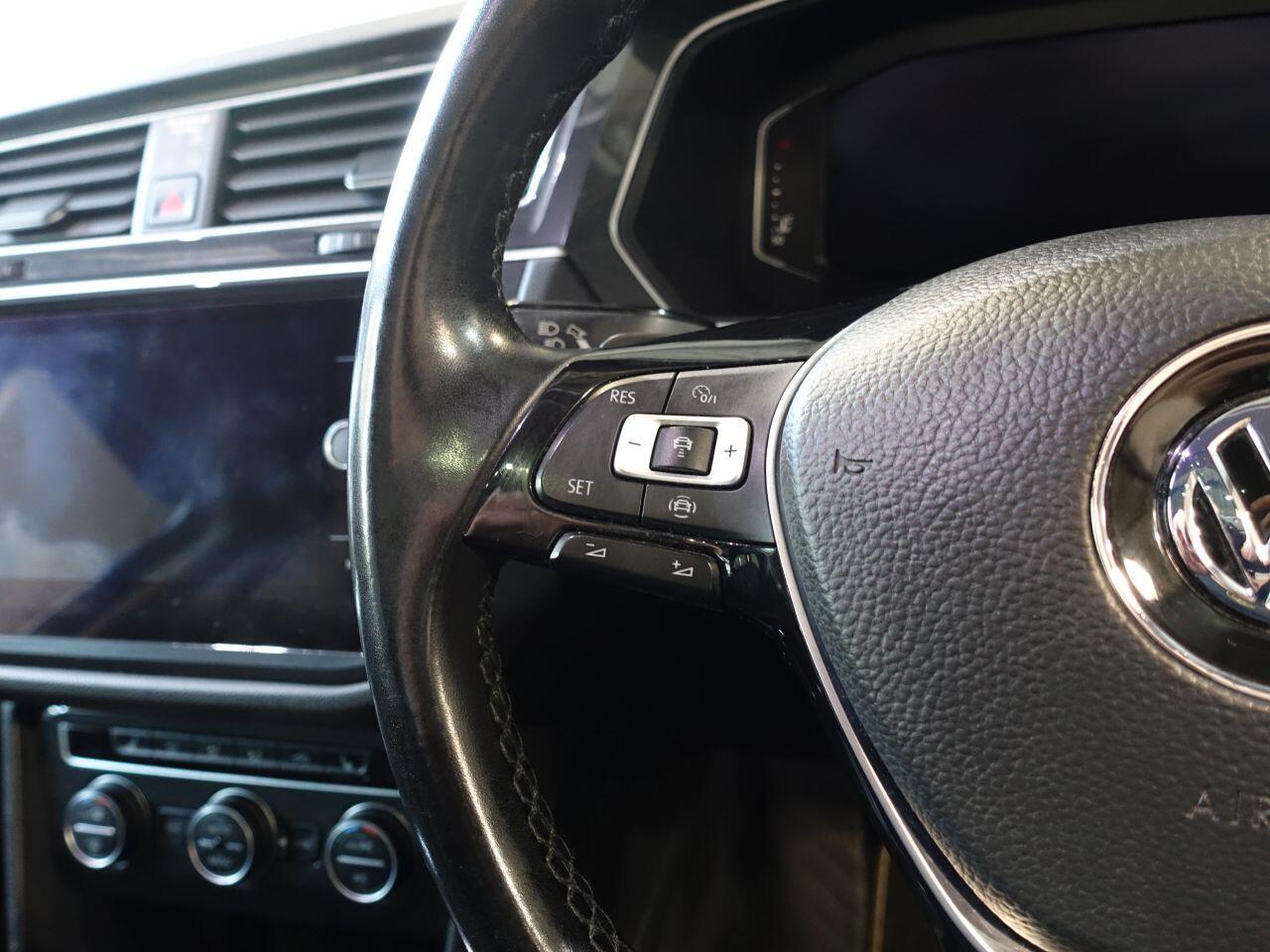 Volkswagen Tiguan - Image 25