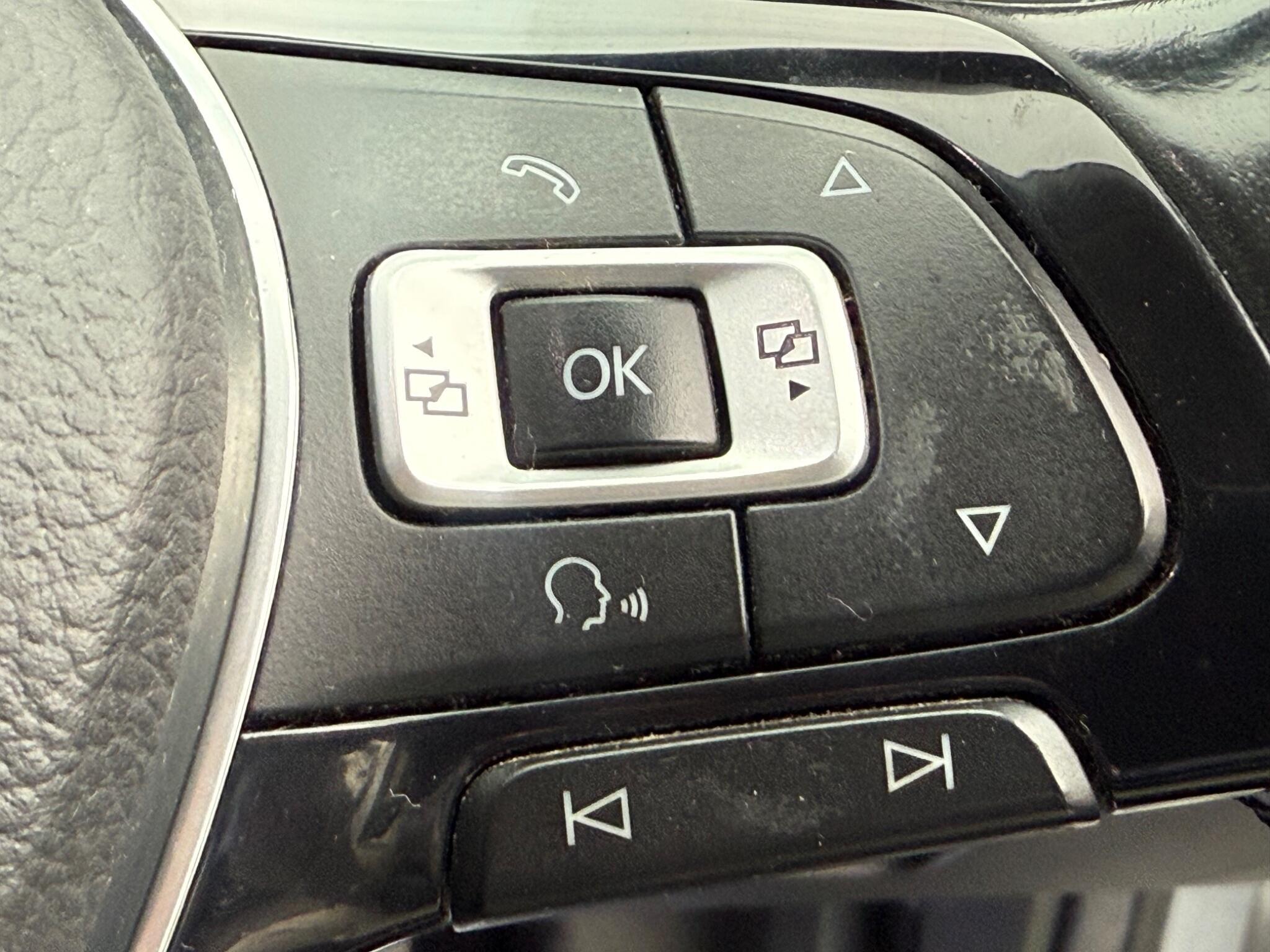 Volkswagen Passat - Image 24