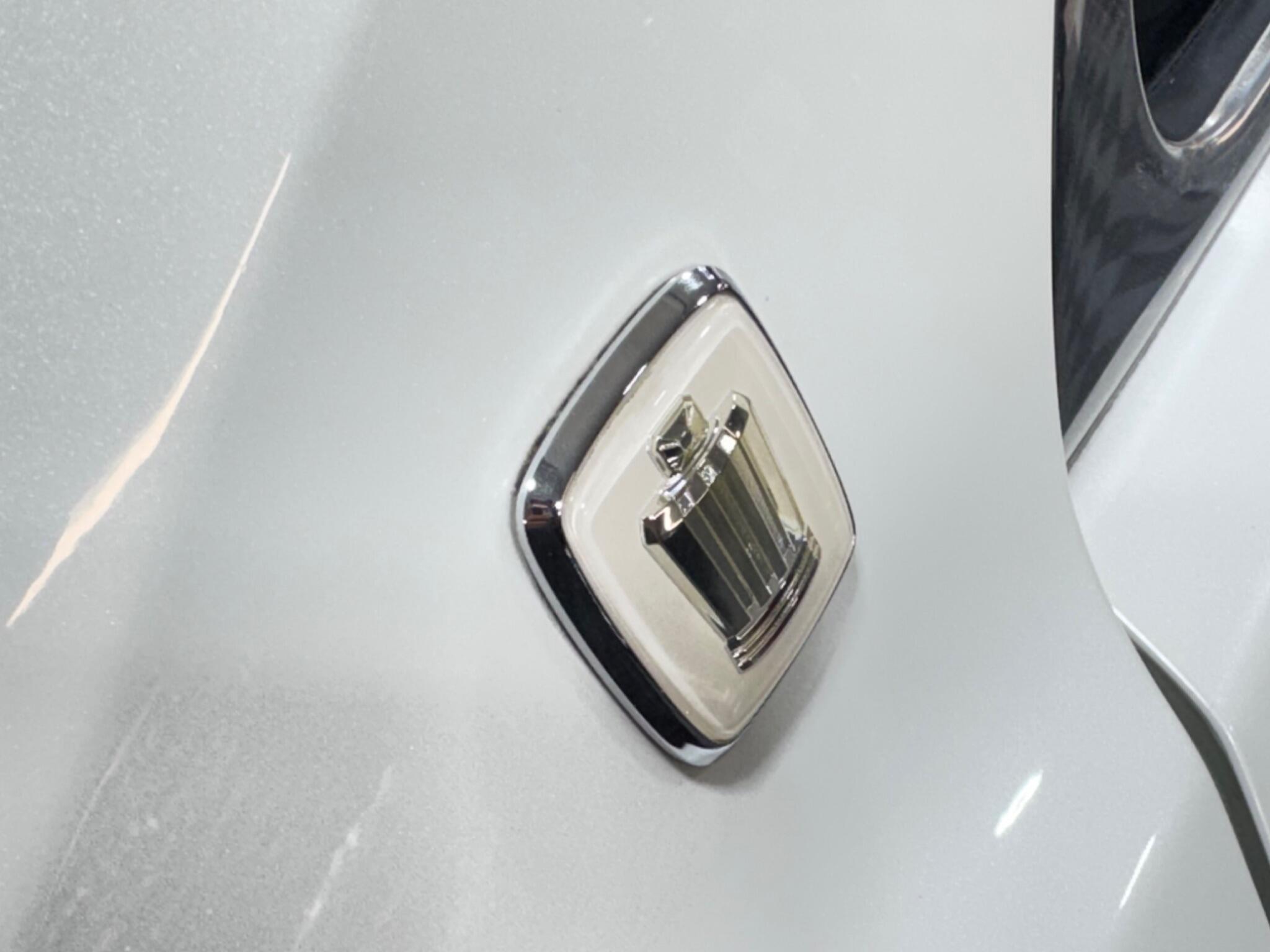 Toyota CROWN - Image 17