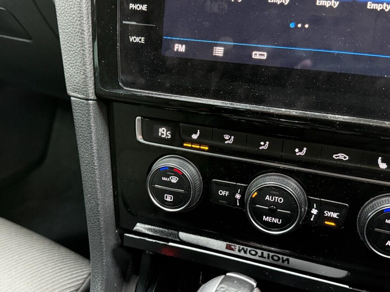 Volkswagen Golf - Image 21