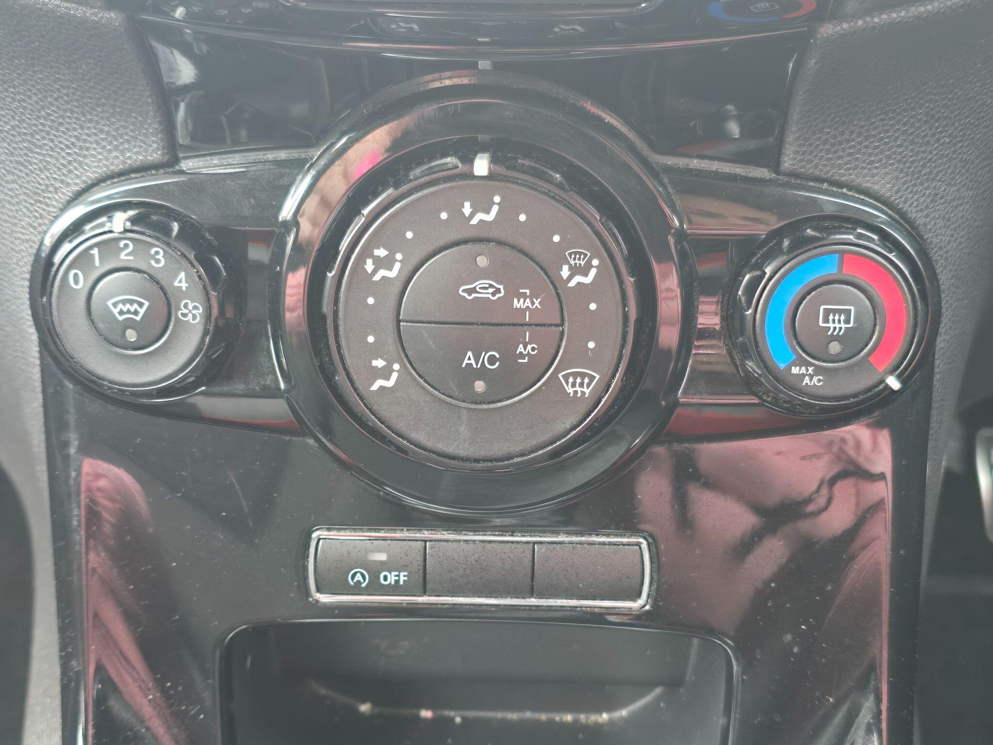 Ford Fiesta - Image 44