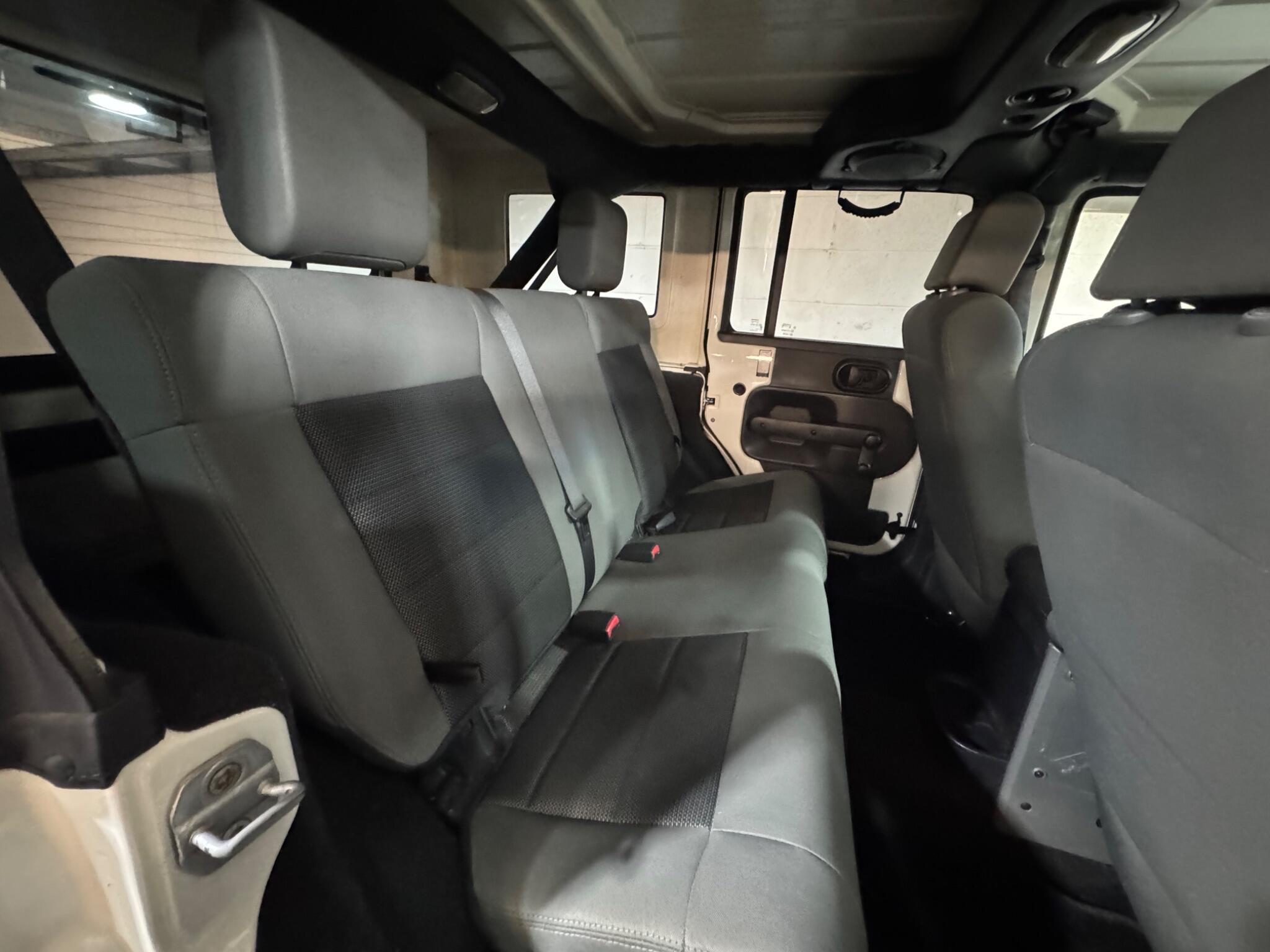Jeep Wrangler - Image 12