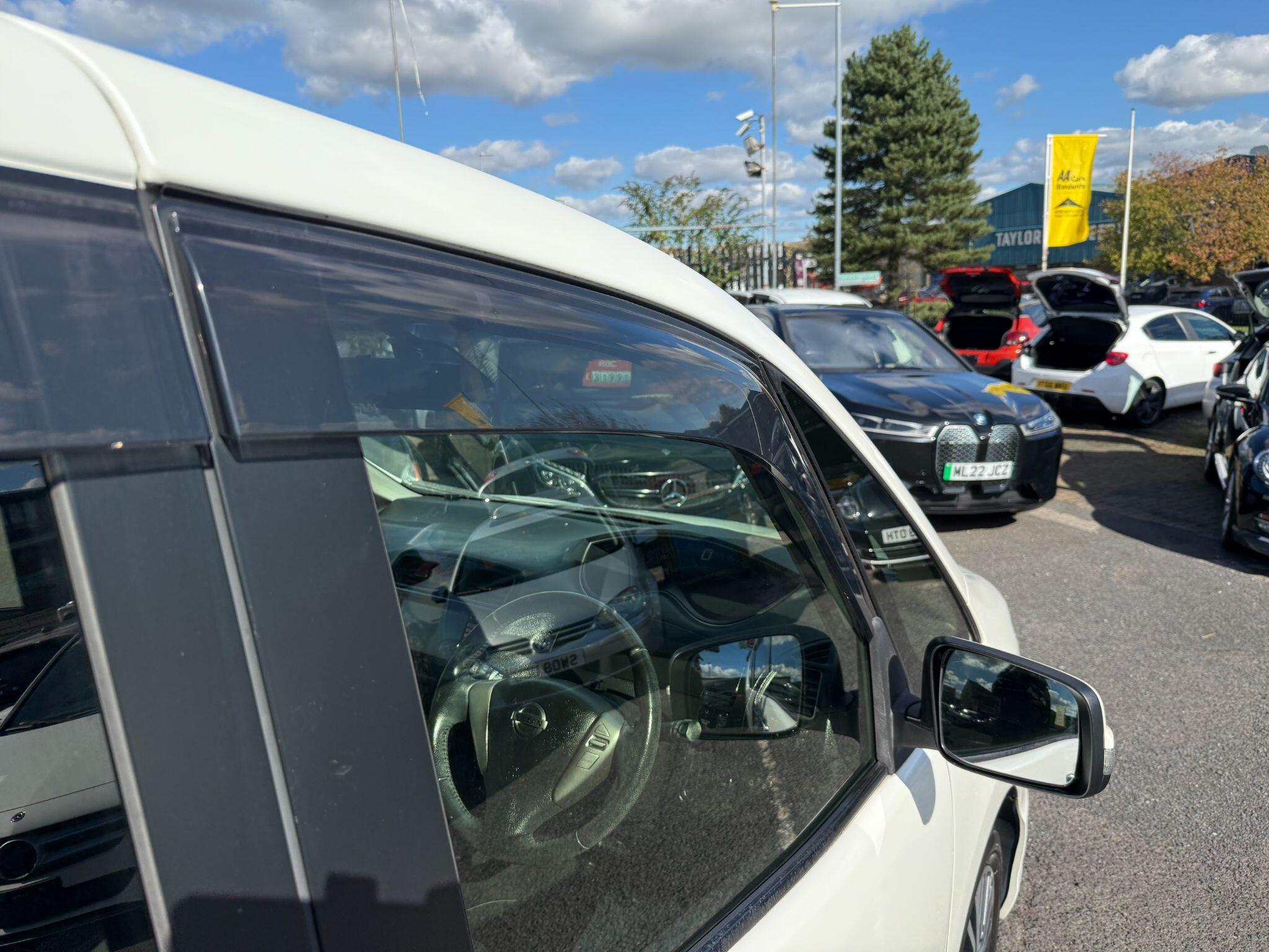 Nissan Serena - Image 23