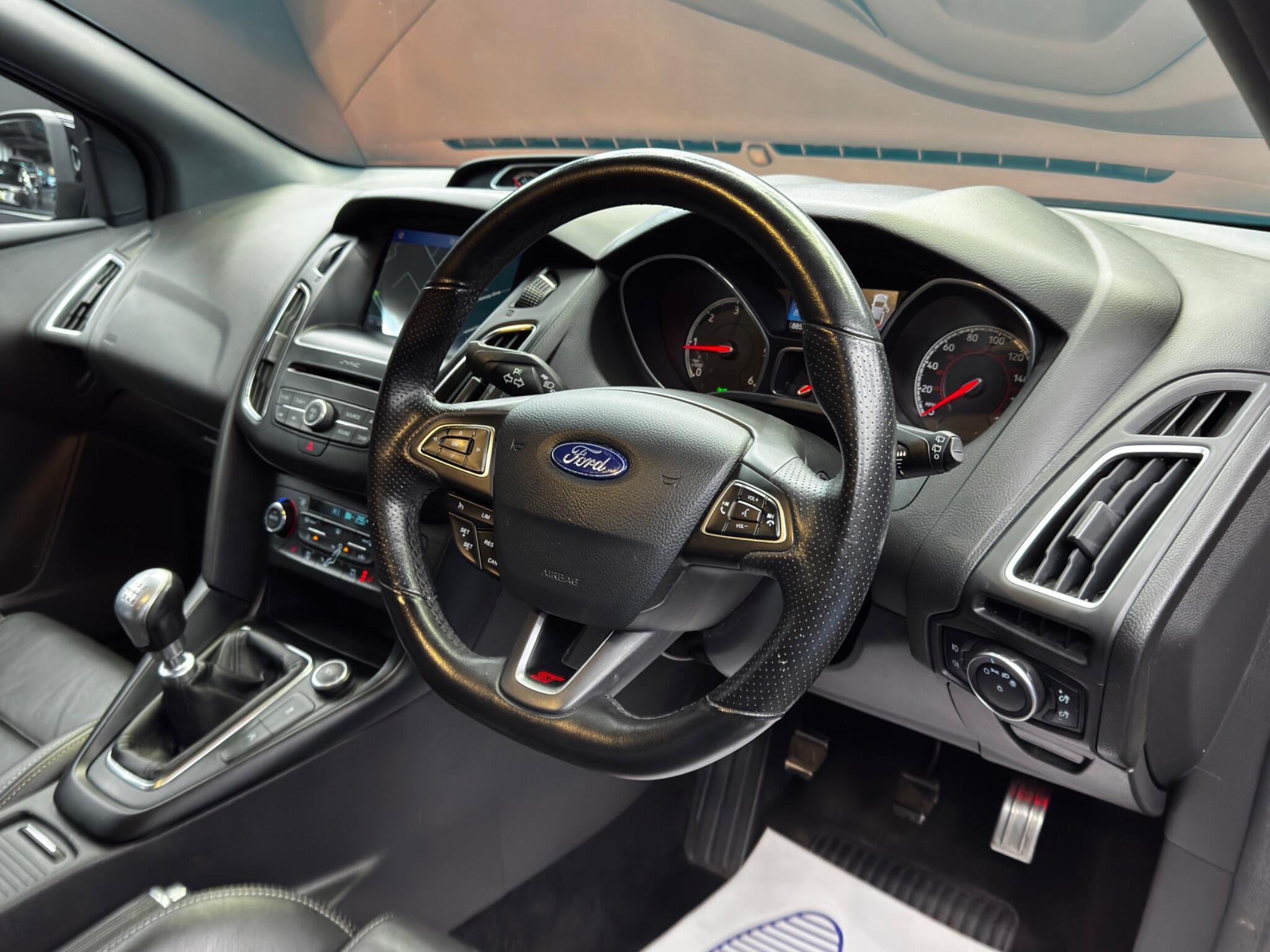 Ford Focus - Image 9