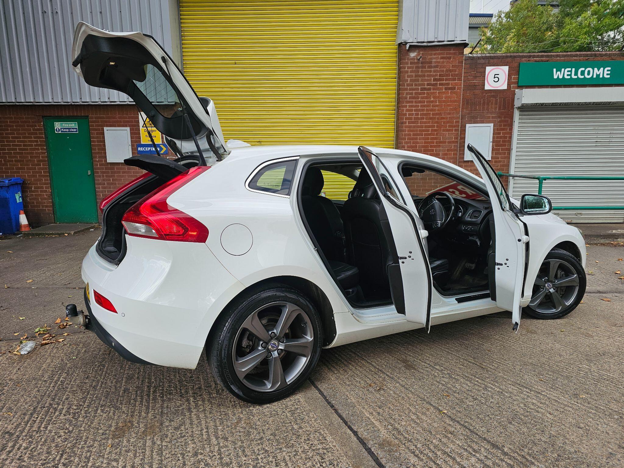 Volvo V40 - Image 16