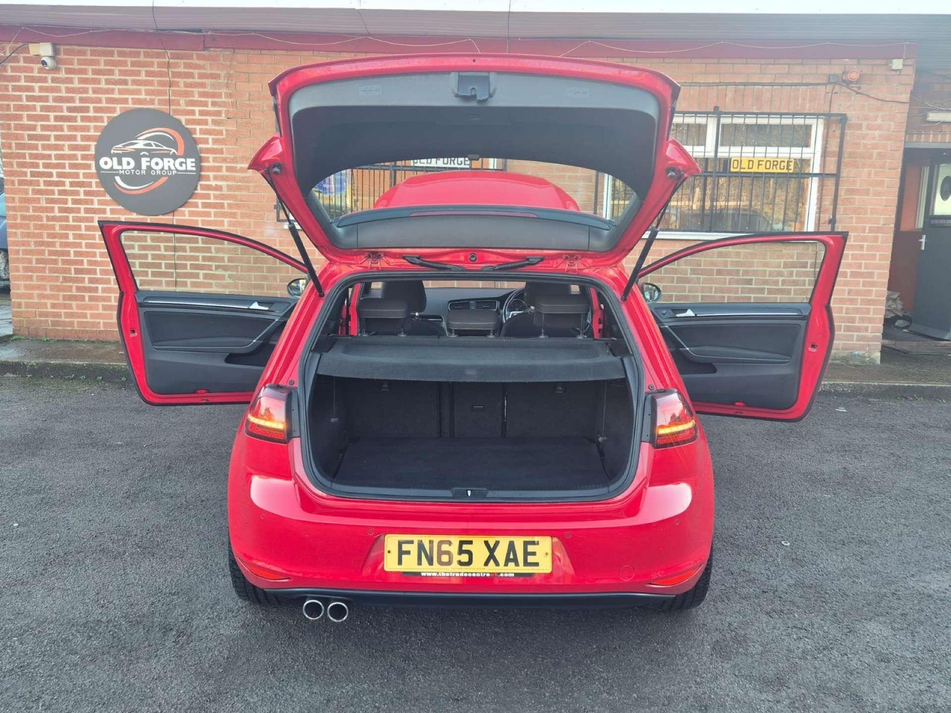 Volkswagen Golf - Image 19