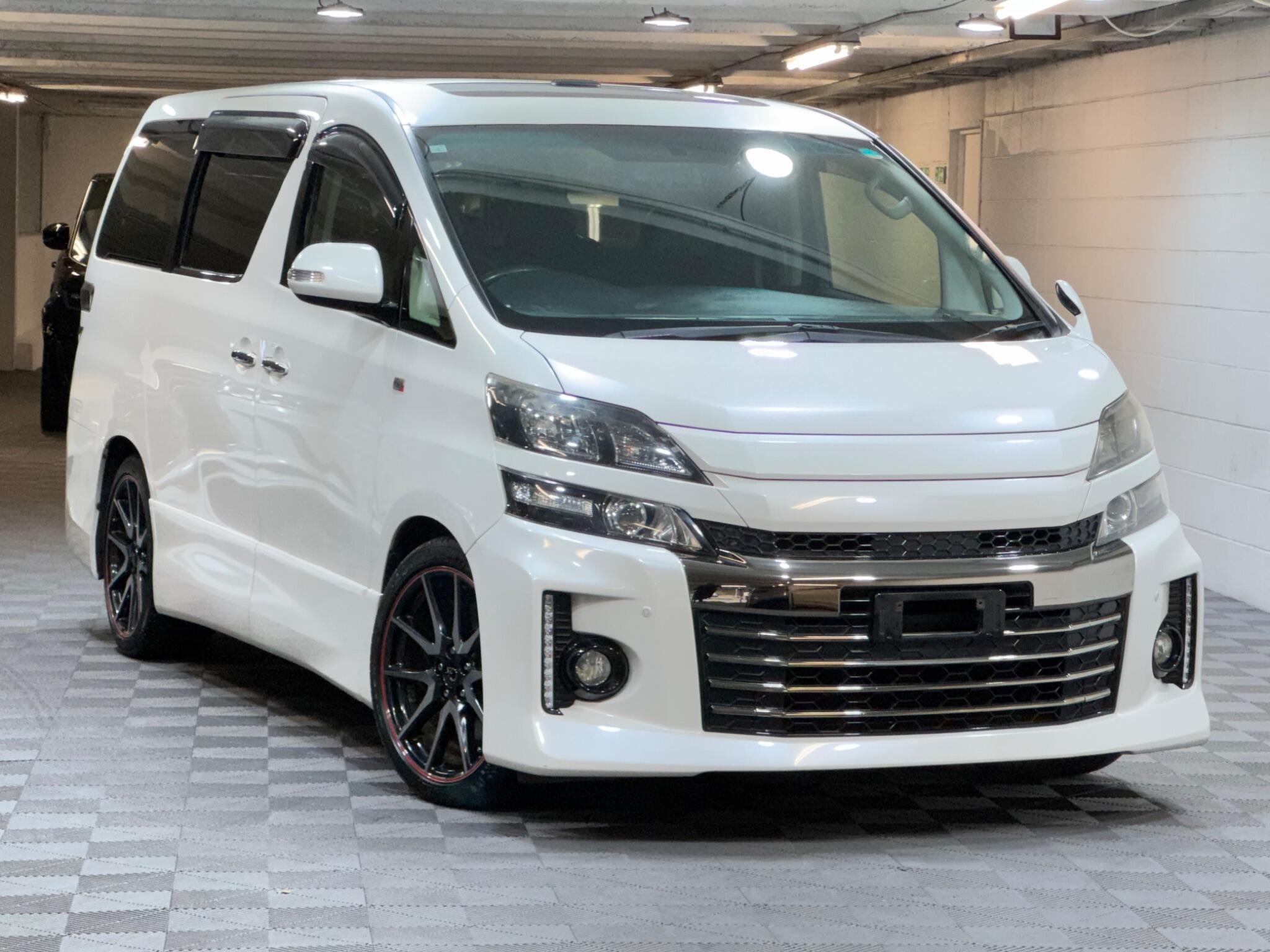 Toyota Vellfire - Image 7