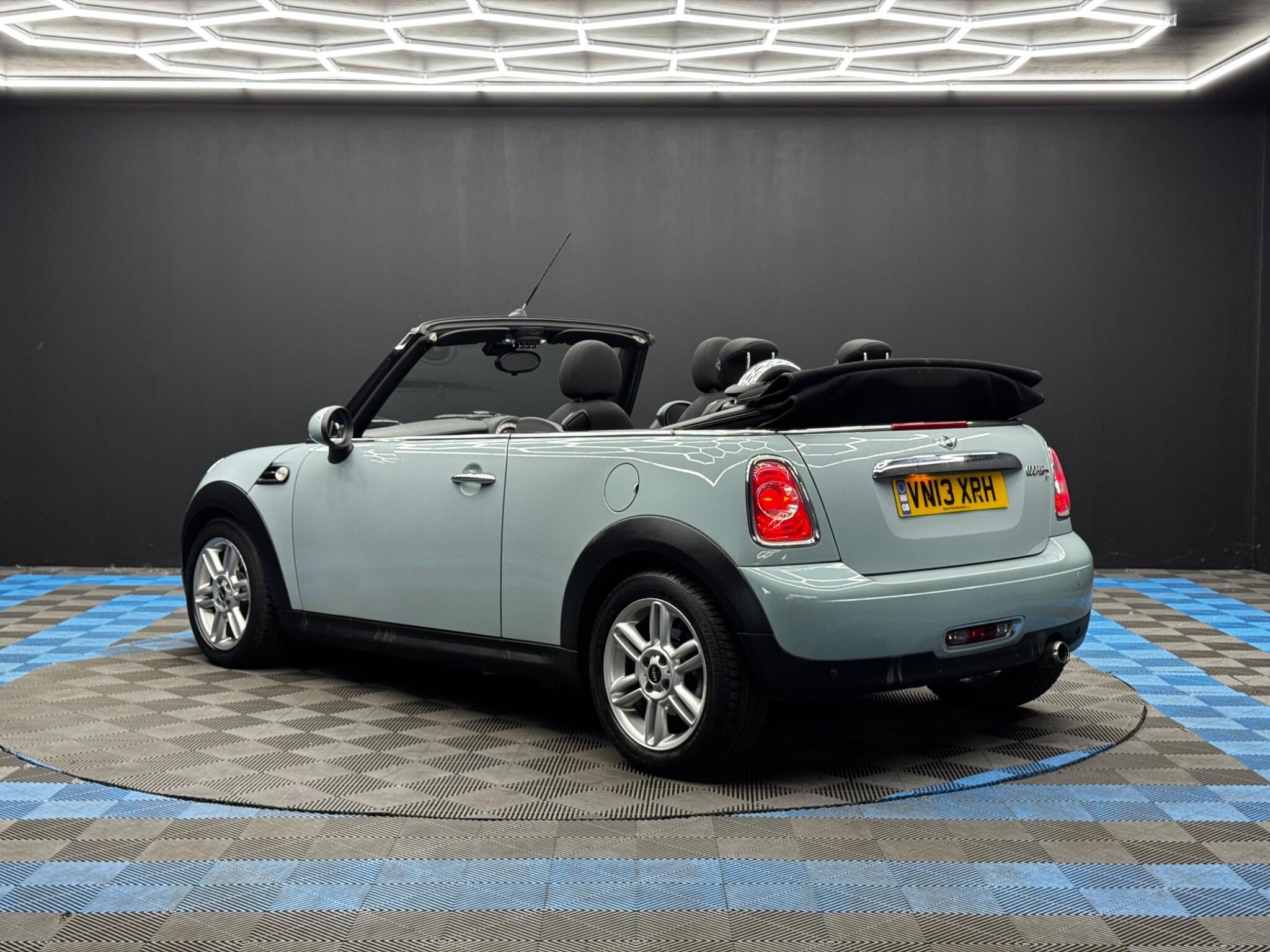 MINI Convertible - Image 7
