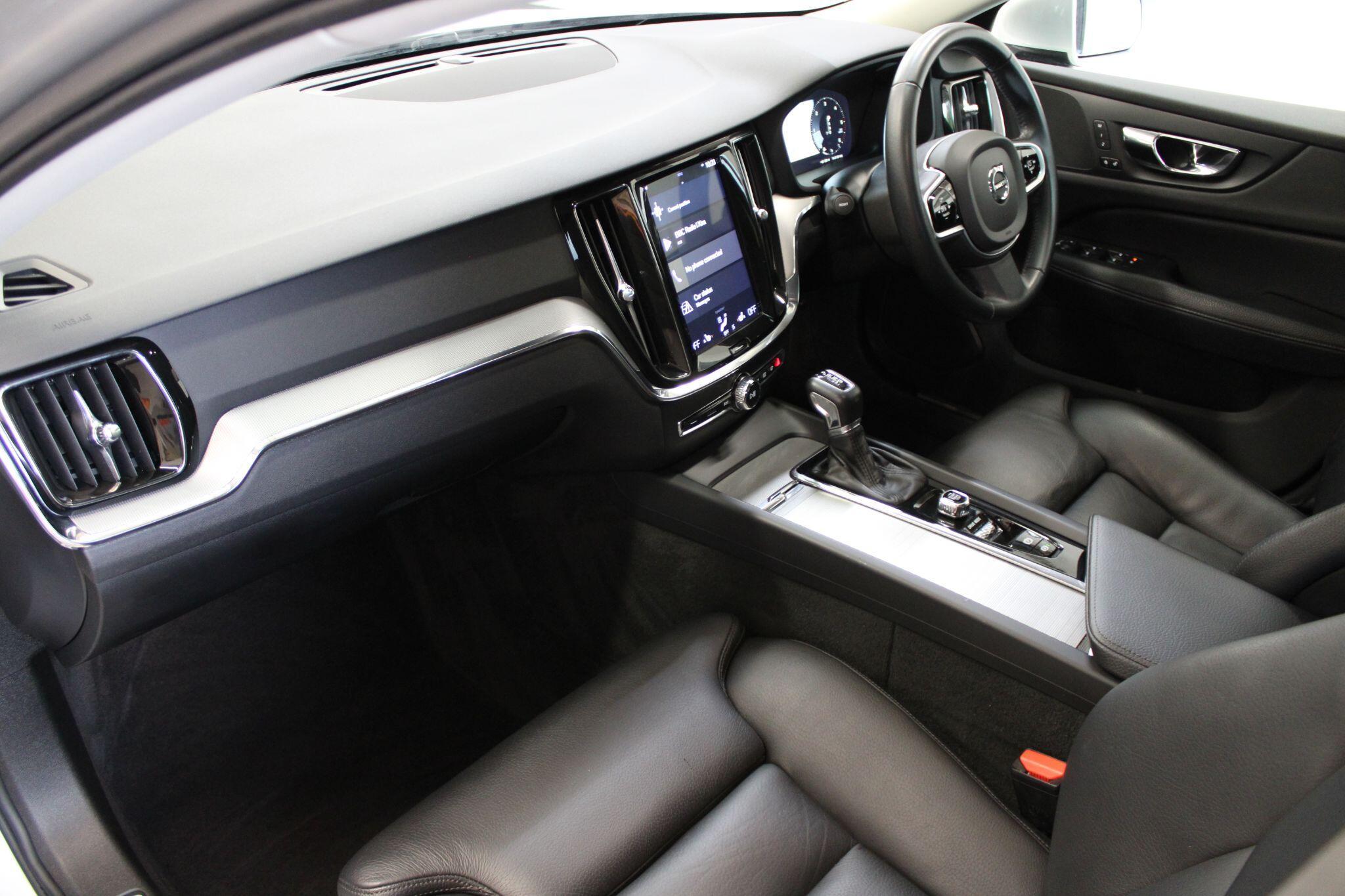 Volvo V60 - Image 2