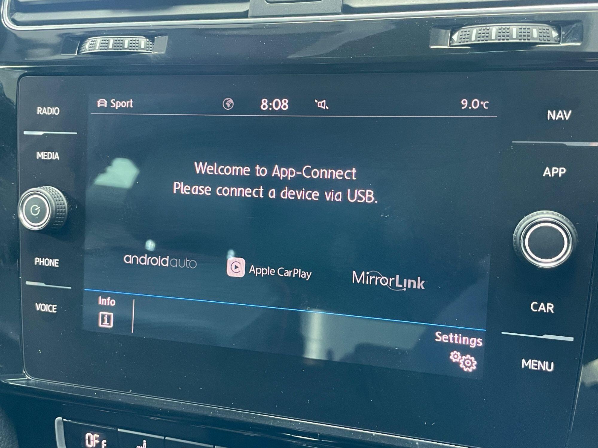 Volkswagen Golf - Image 39