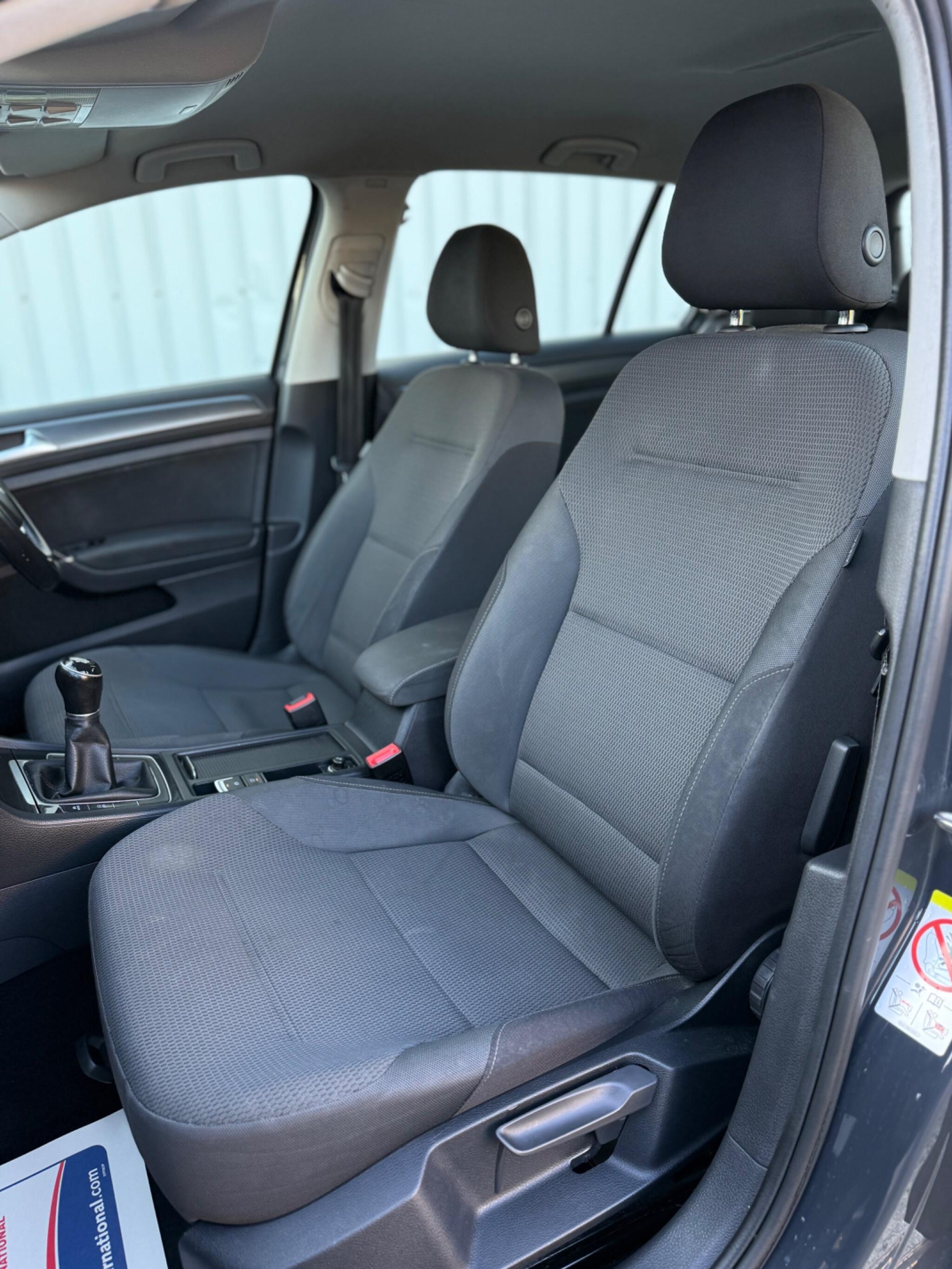 Volkswagen Golf - Image 25