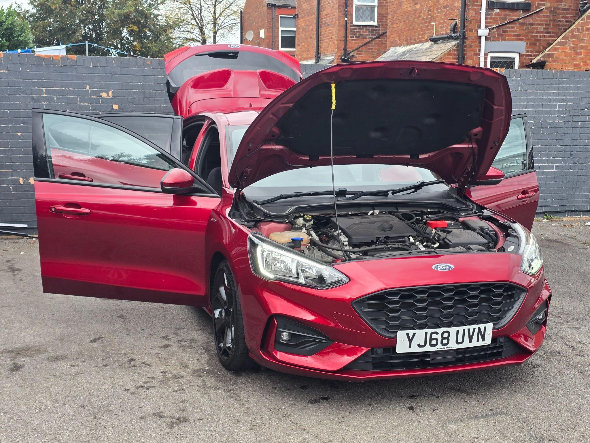 Ford Focus - Image 12