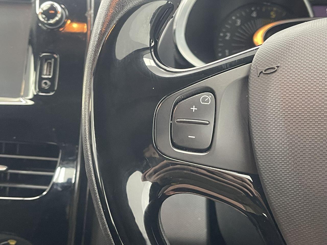 Renault Clio - Image 38