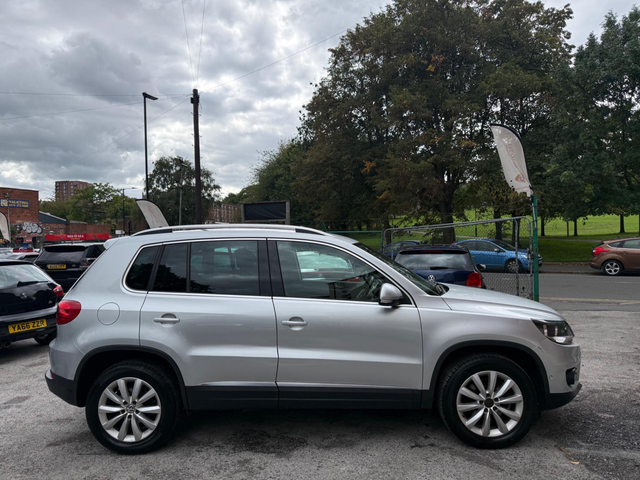 Volkswagen Tiguan - Image 8