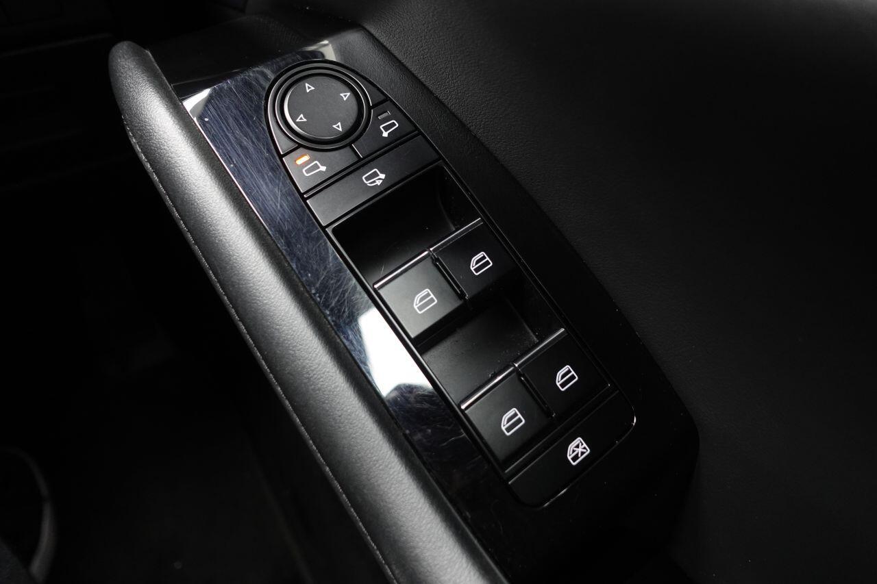 Mazda MAZDA3 - Image 48