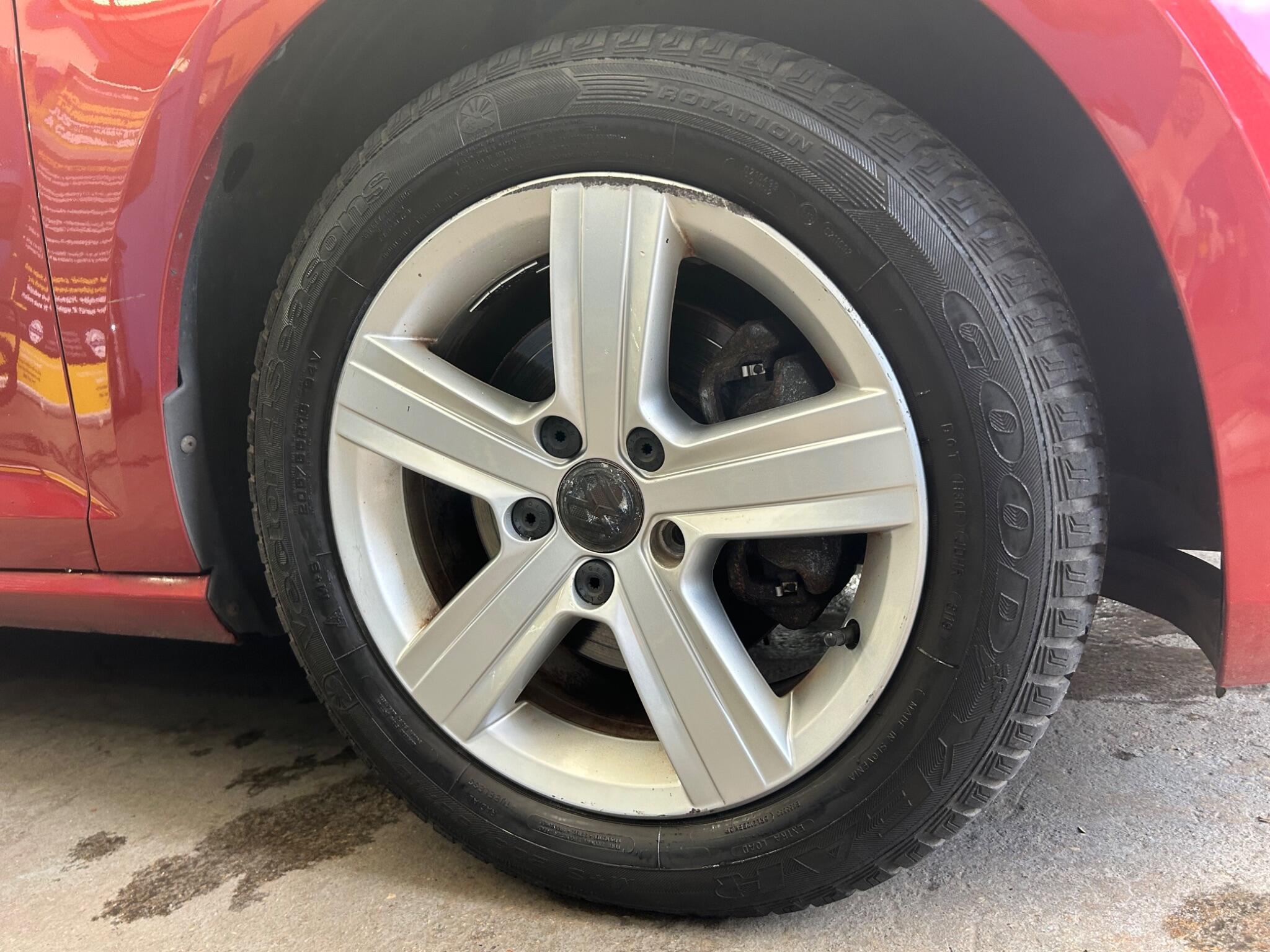 Volkswagen Golf - Image 18