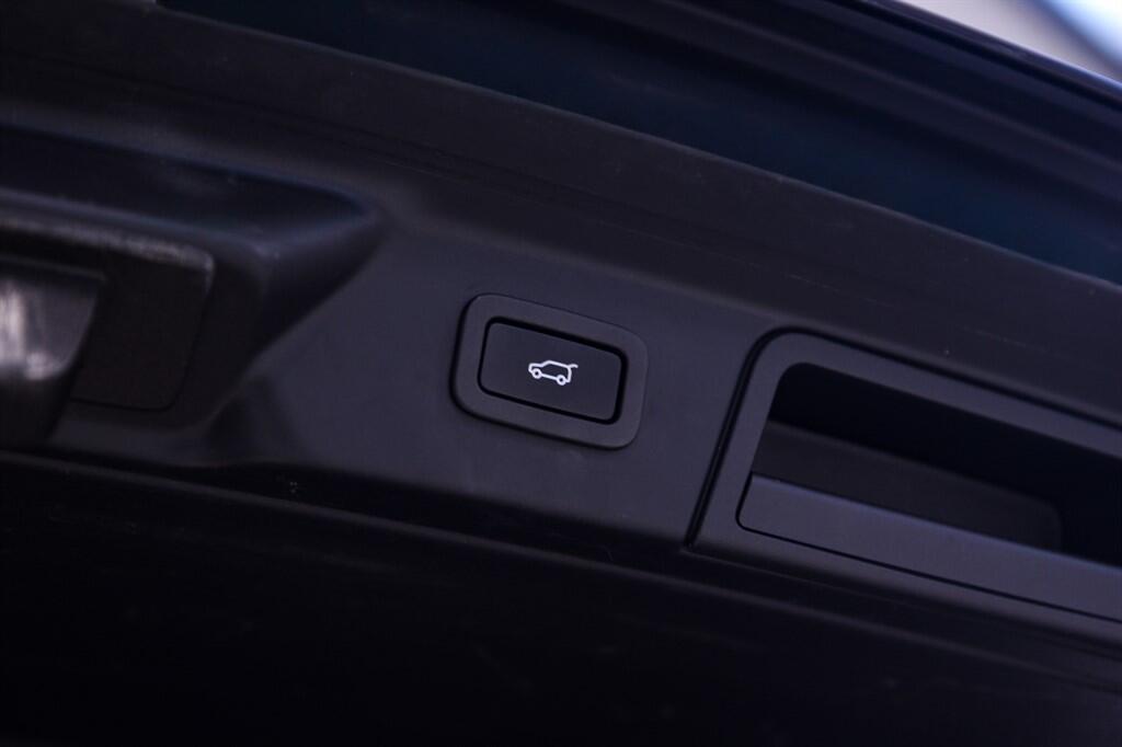 Land Rover Range Rover Velar - Image 26