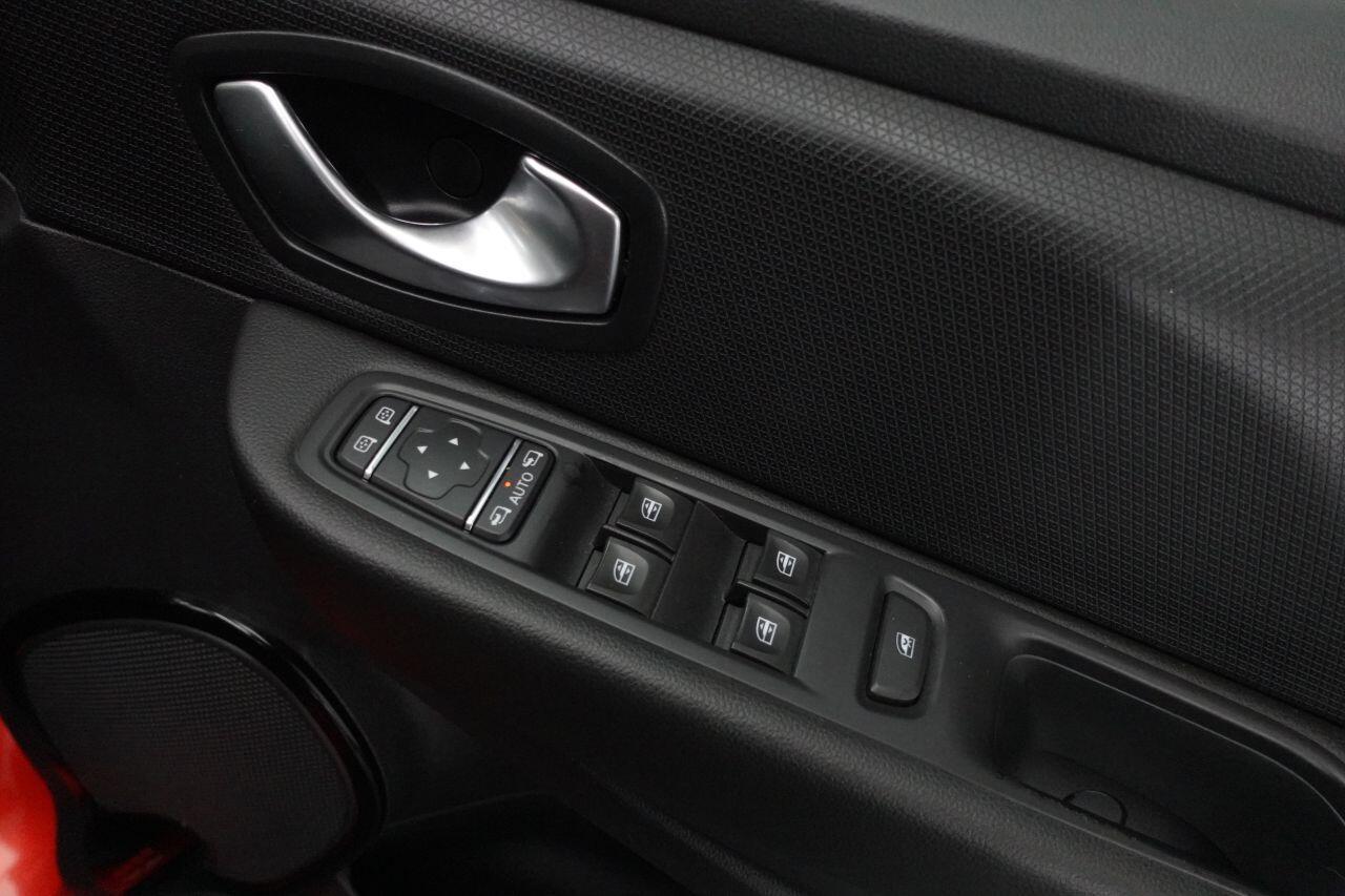 Renault Clio - Image 19