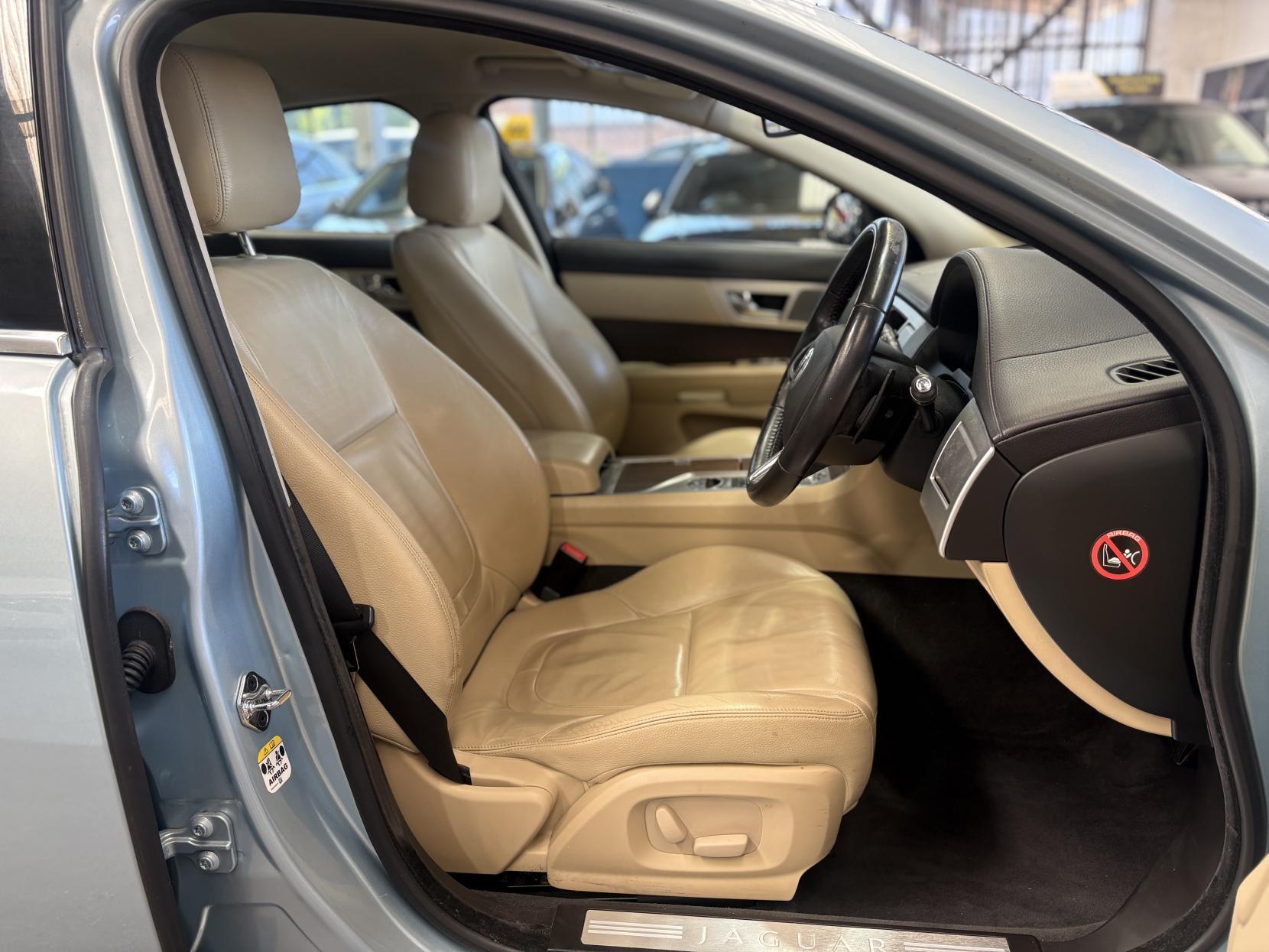 Jaguar XF - Image 11