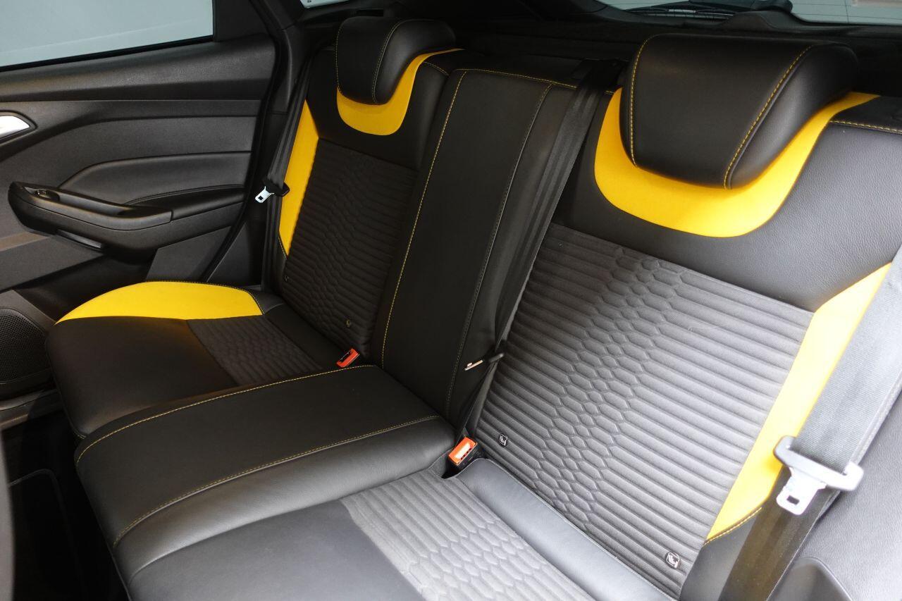 Ford Focus - Image 23