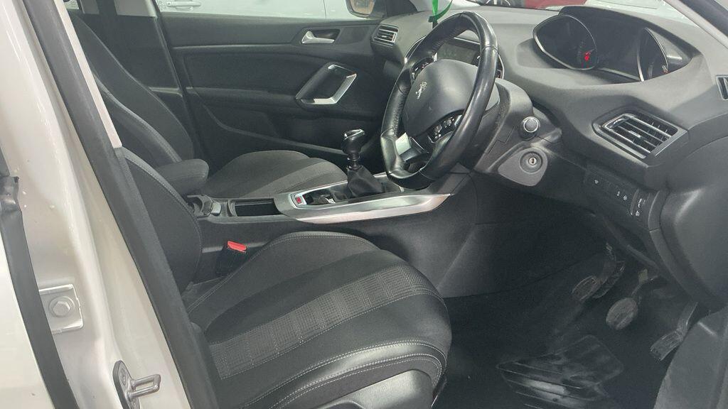 Peugeot 308 - Image 3