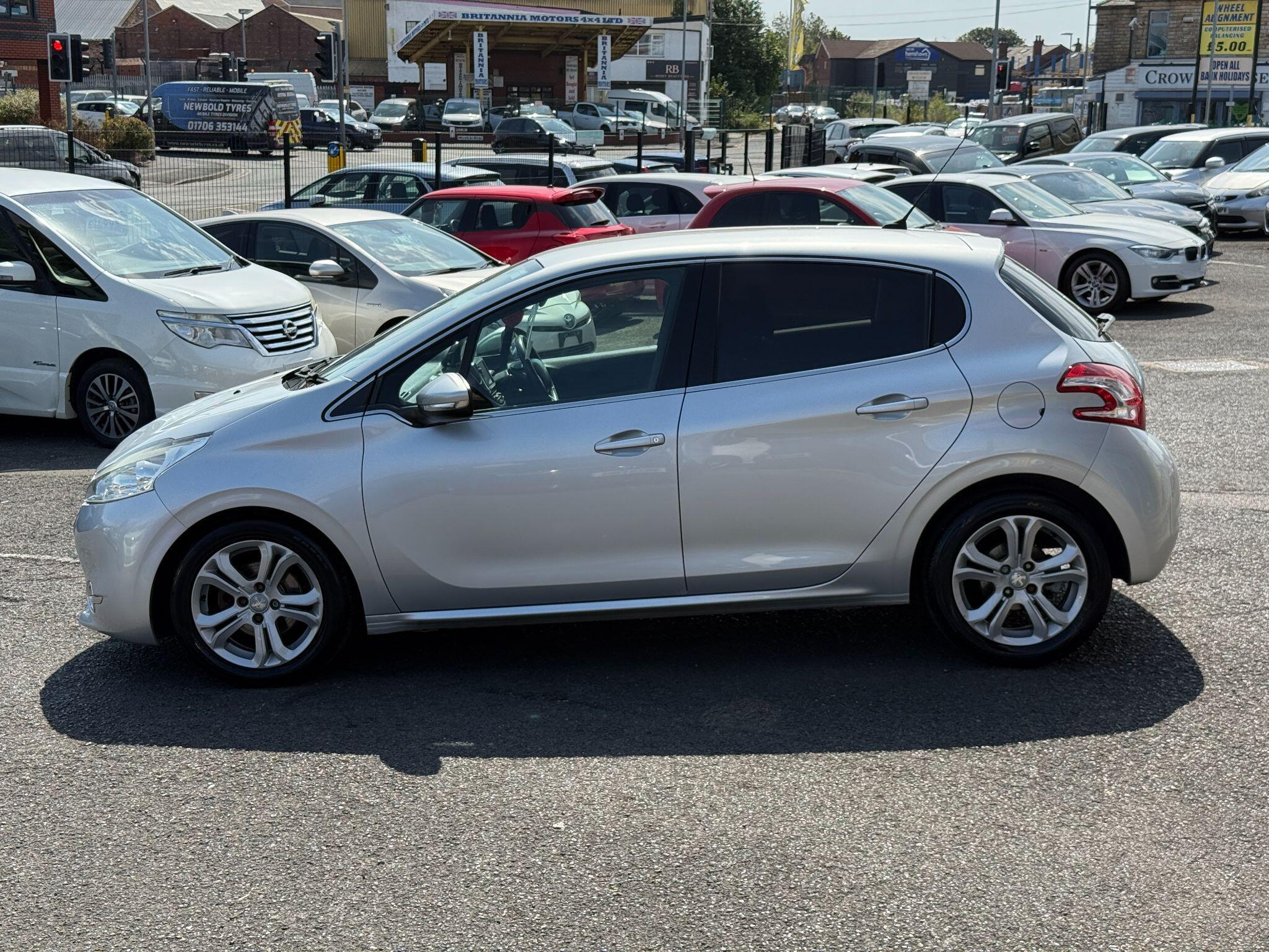 Peugeot 208 - Image 15