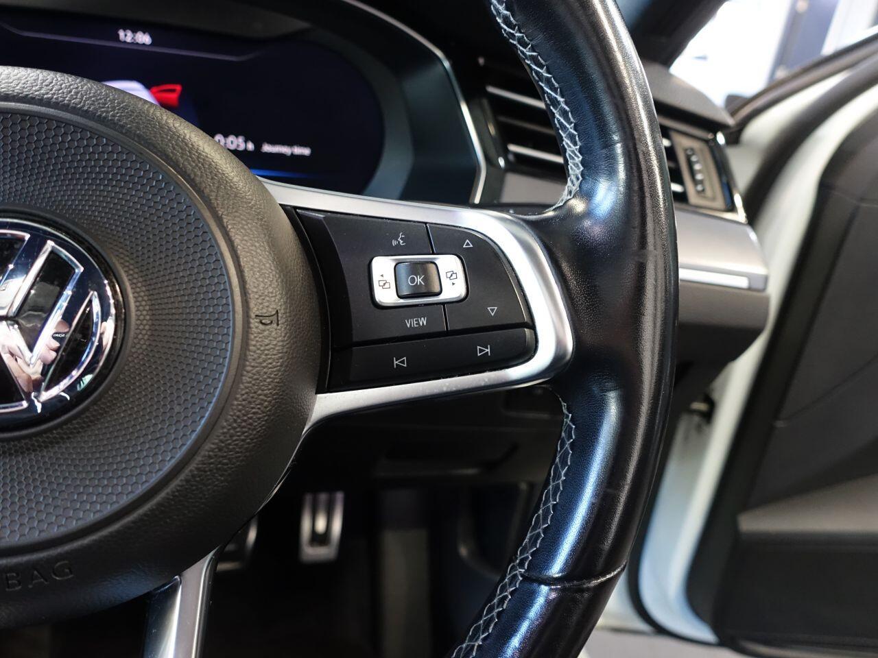 Volkswagen Passat - Image 27