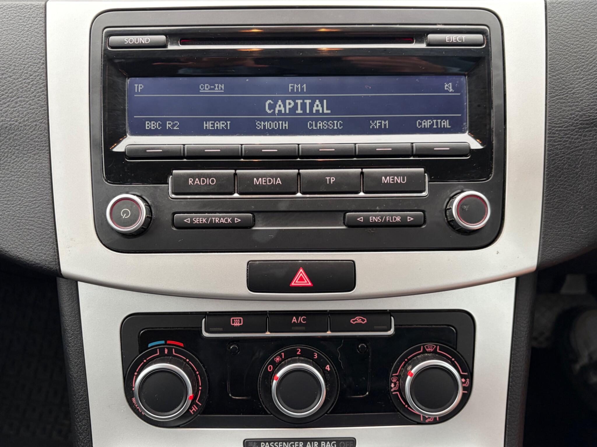 Volkswagen Passat - Image 38