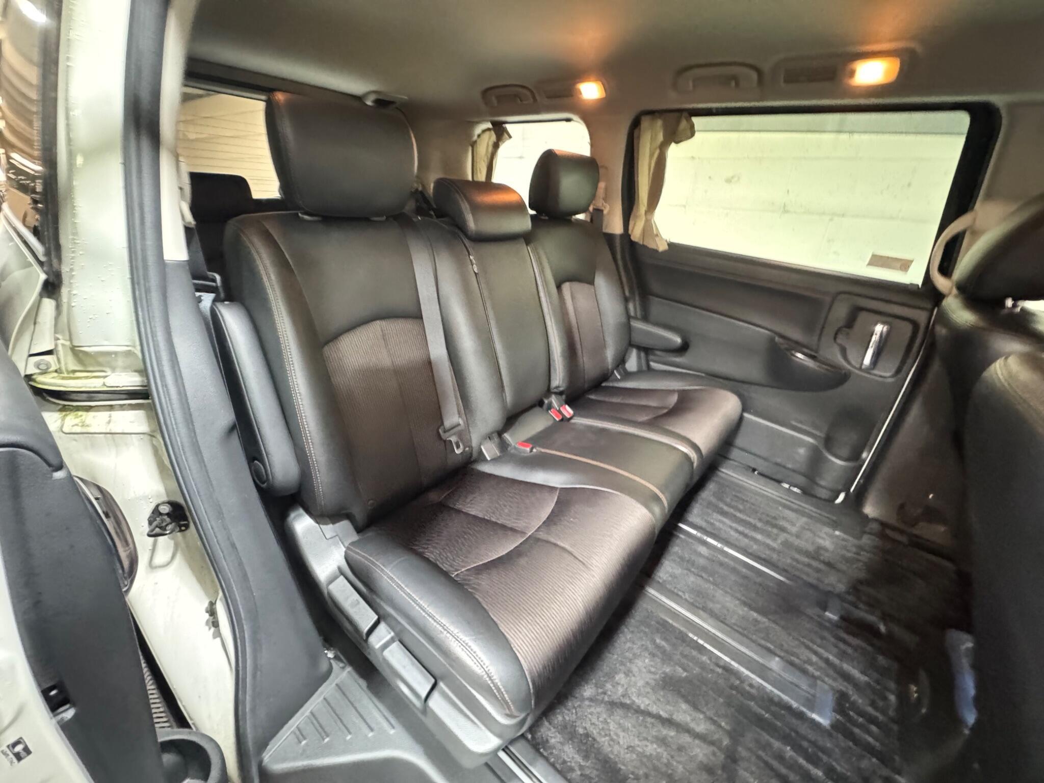 Nissan Elgrand - Image 12