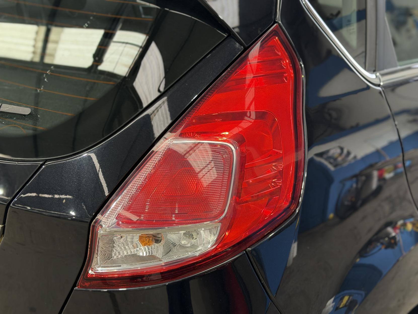Ford Fiesta - Image 11