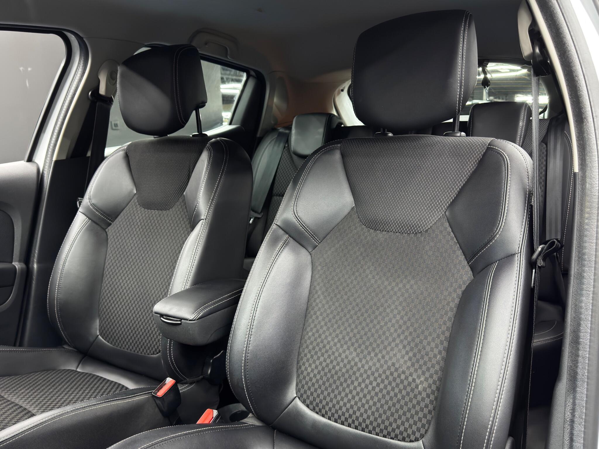 Renault Clio - Image 14