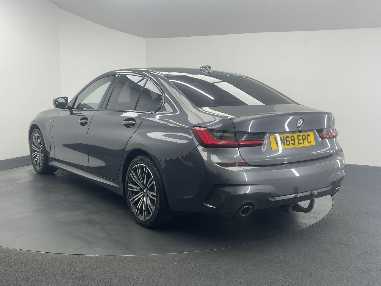 BMW 3 Series - Image 9