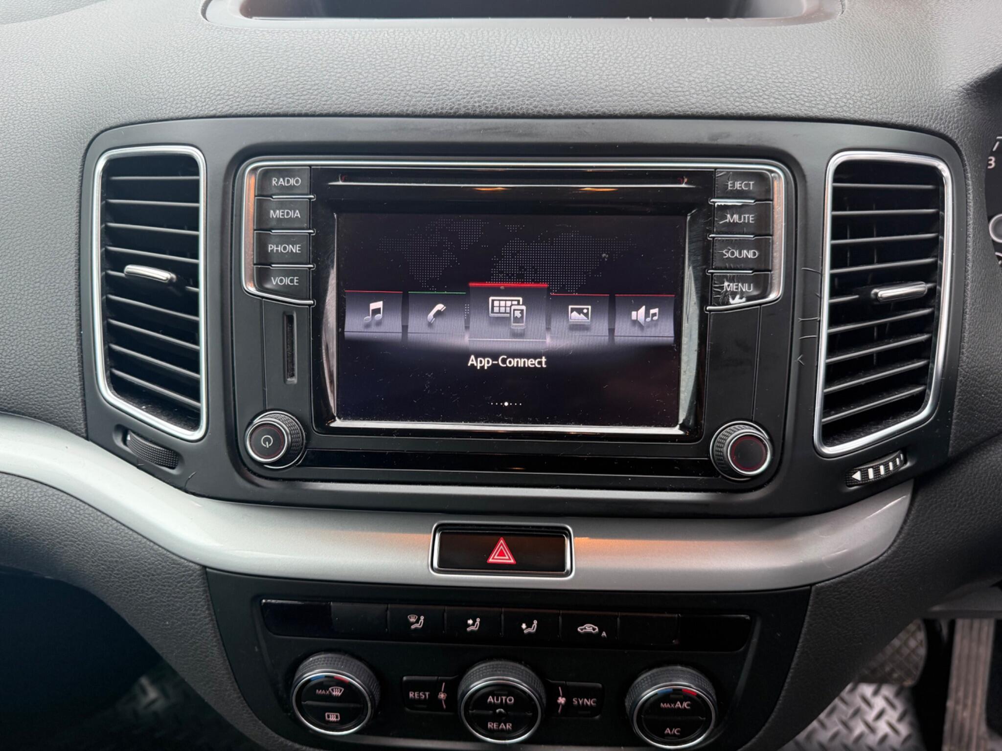 Volkswagen Sharan - Image 13