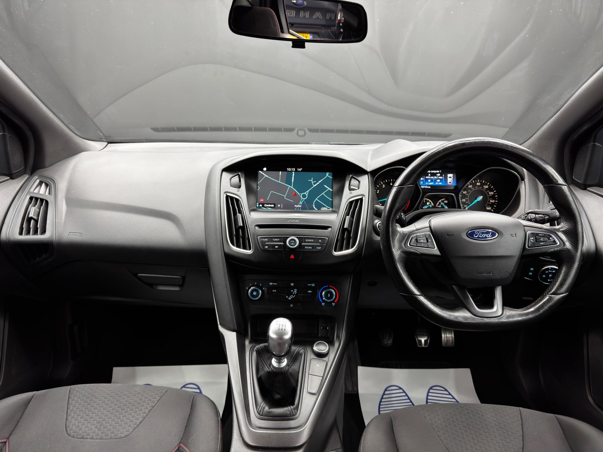 Ford Focus - Image 9