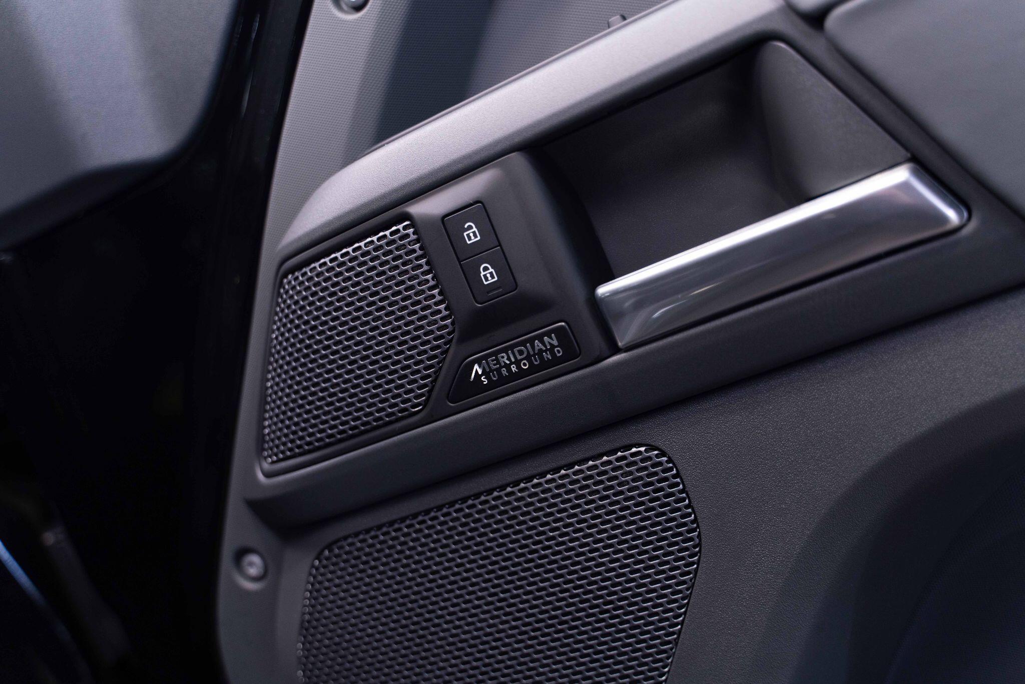 Land Rover Defender 110 - Image 12